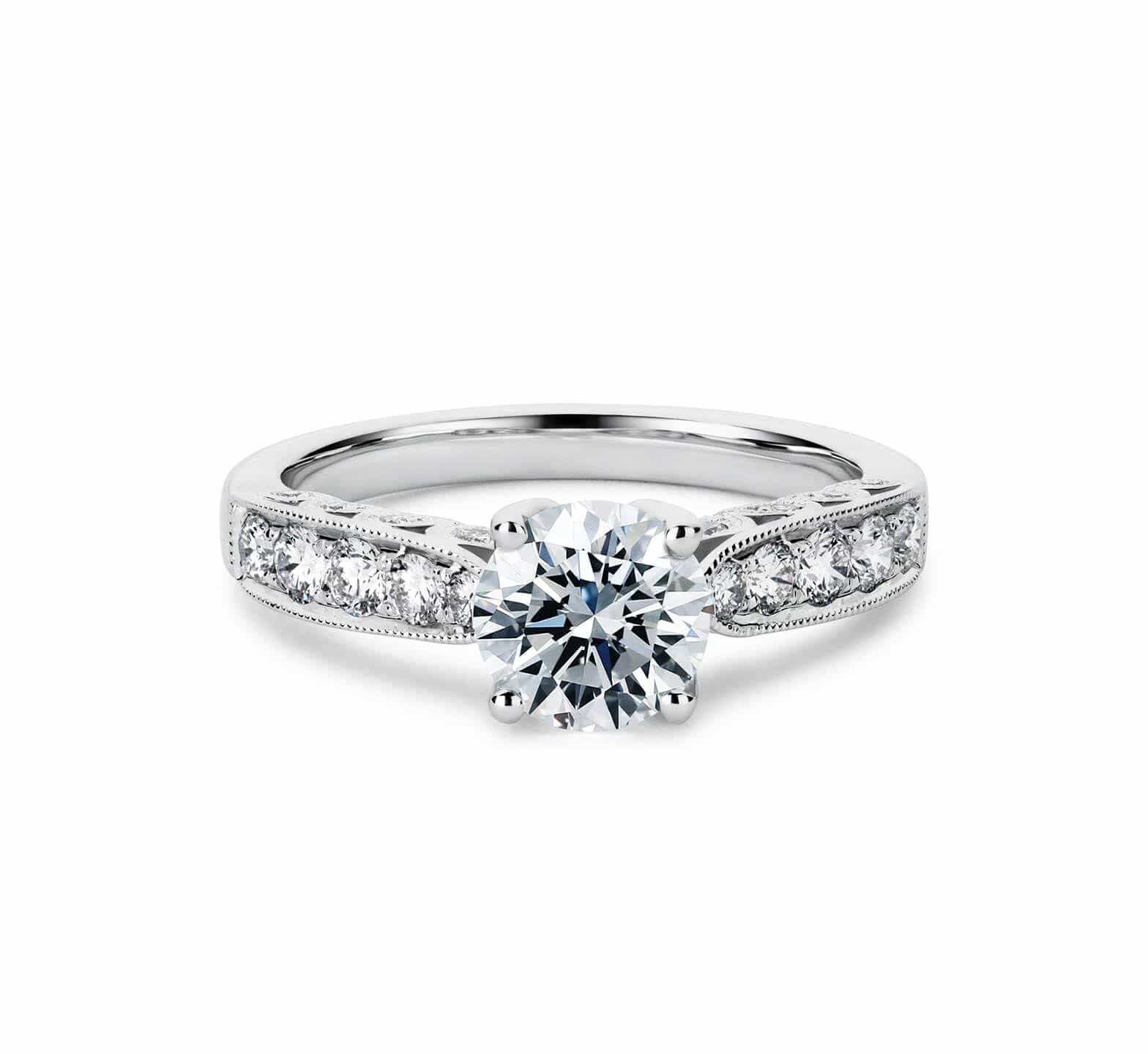 DIAMDOR Золотое помолвочное кольцо