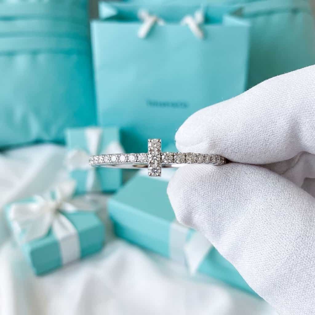 Tiffany & Co. Кольцо Tiffany T — с бриллиантами, розовое золото