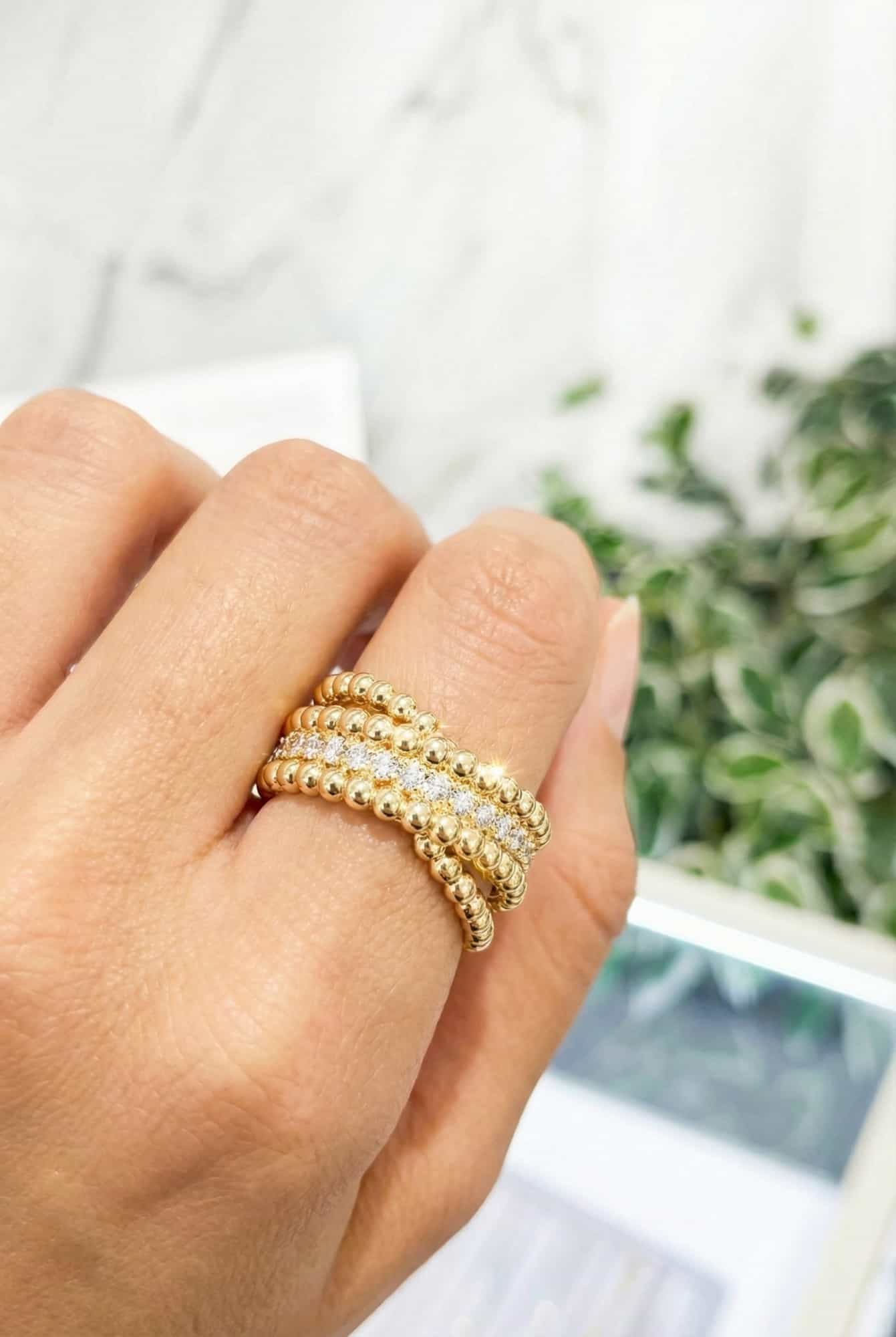 Van Cleef & Arpels Золотое кольцо с бриллиантами Van Cleef Perlée Duo