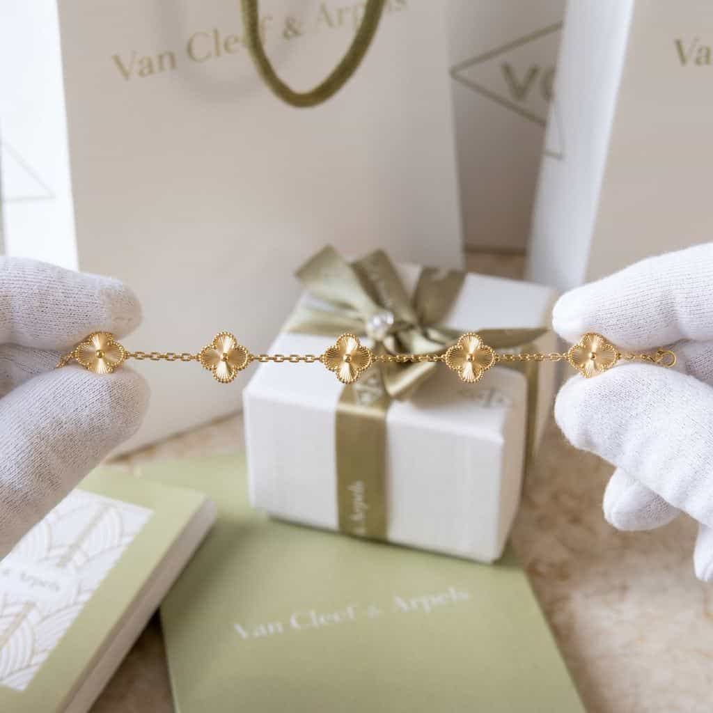 Van Cleef & Arpels Браслет Van Cleef & Arpels Vintage Alhambra, 5 мотивов