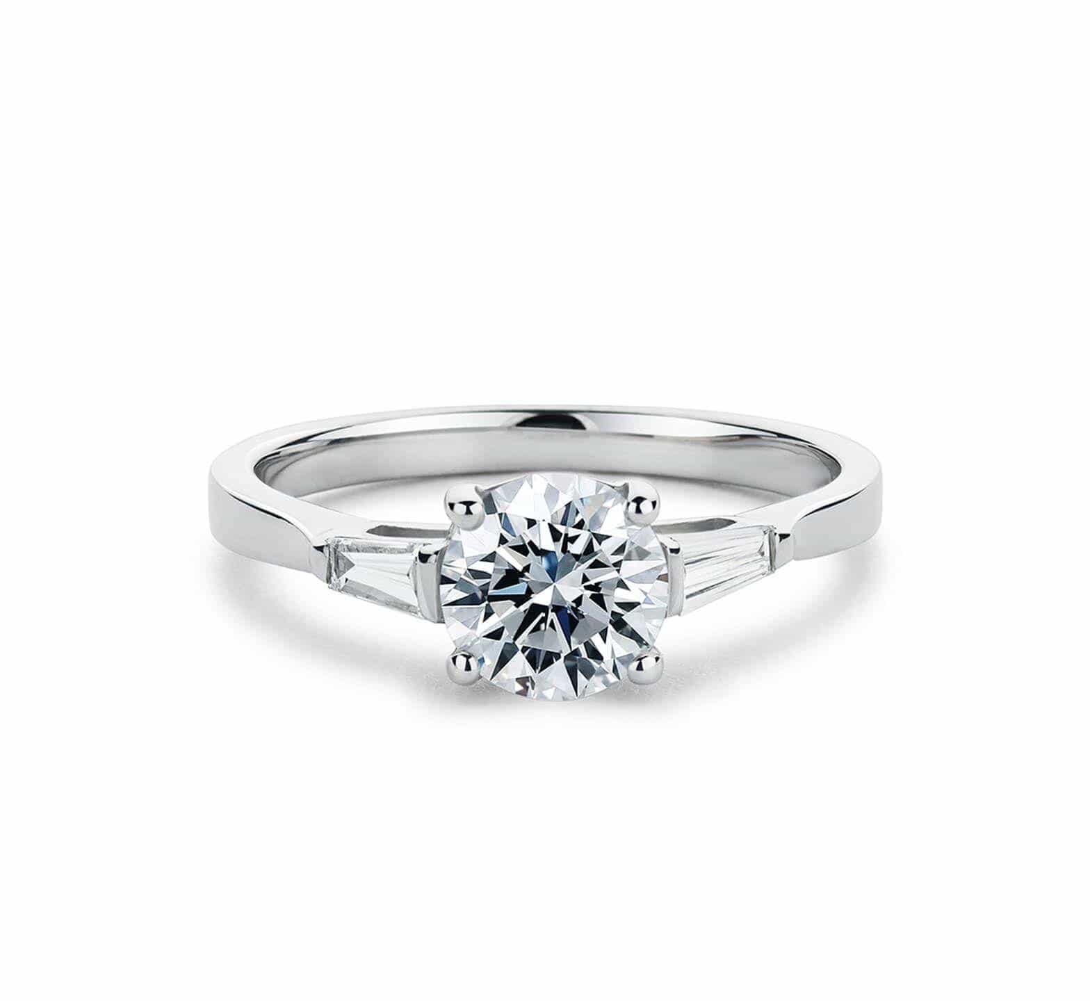 DIAMDOR Золотое помолвочное кольцо