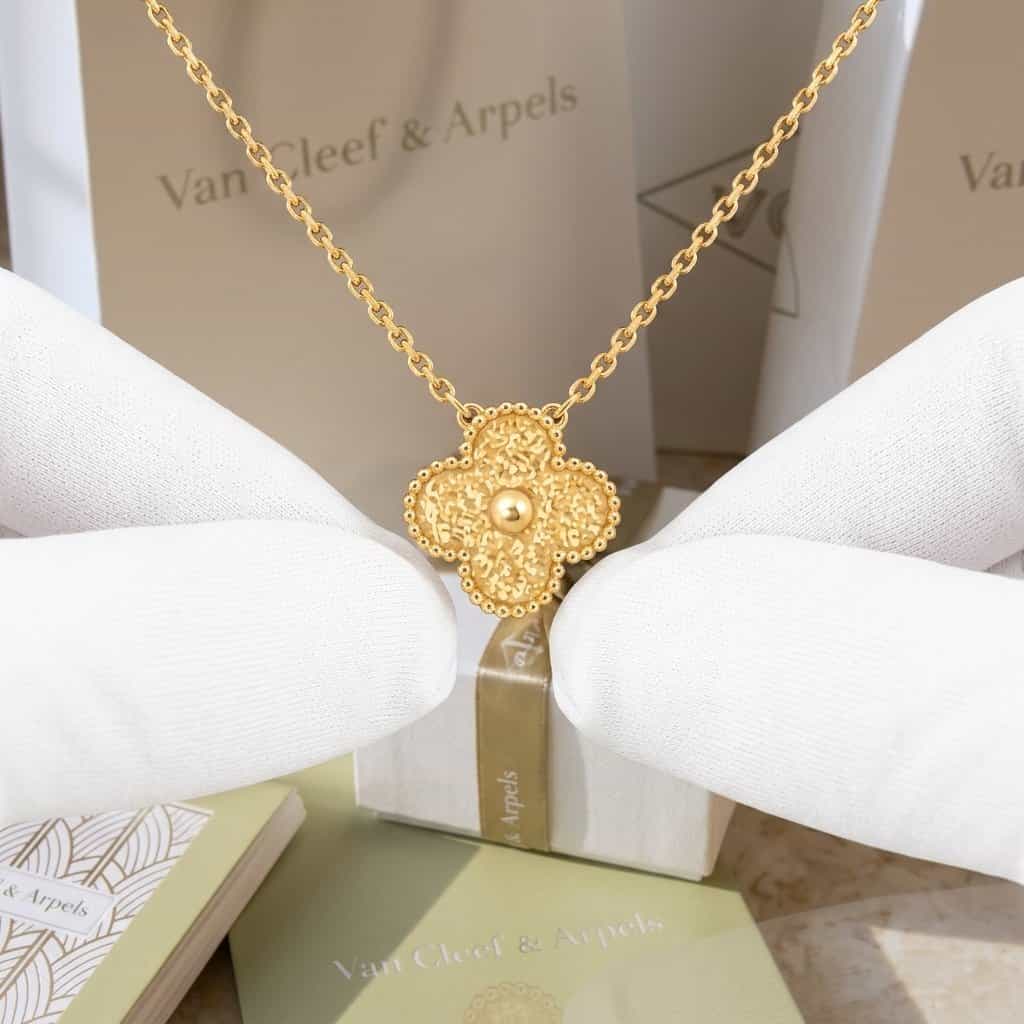 Van Cleef & Arpels Кулон Van Cleef & Arpels Alhambra