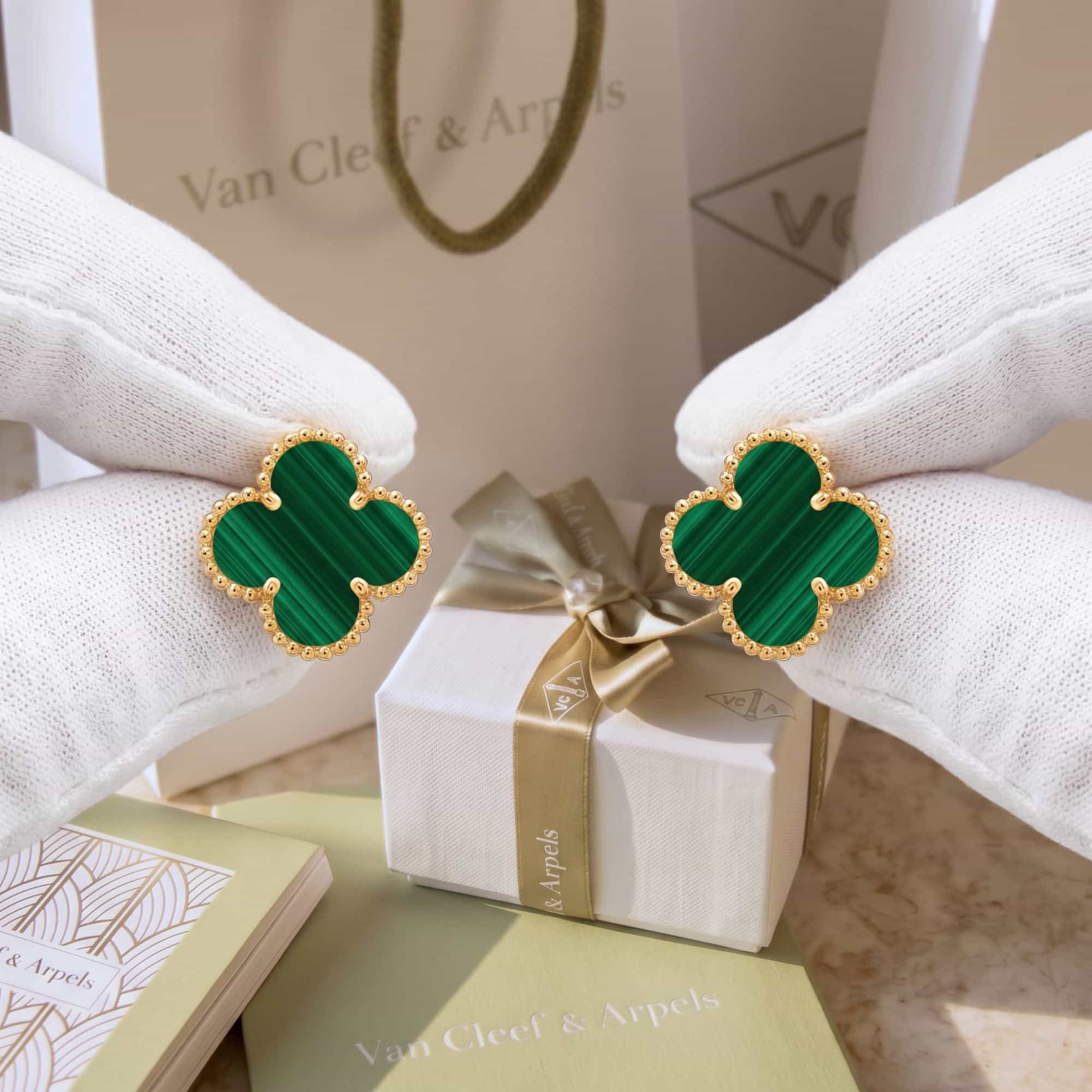Van Cleef & Arpels Серьги Van Cleef & Arpels Alhambra с малахитом