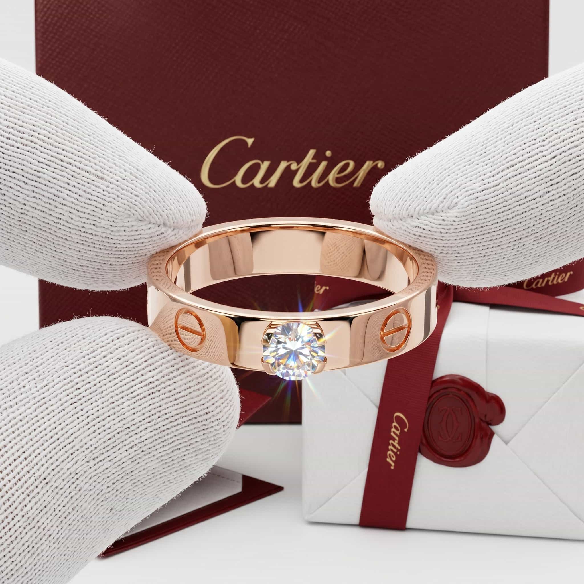 Золотое кольцо-солитер Cartier Love с бриллиантами, бриллиант круглой огранки
