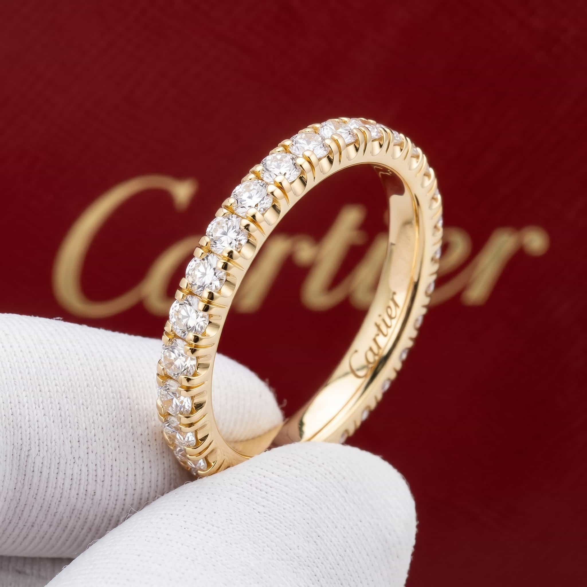 Cartier Золотое обручальное кольцо Cartier Étincelle с бриллиантами, ширина 2 мм, паве