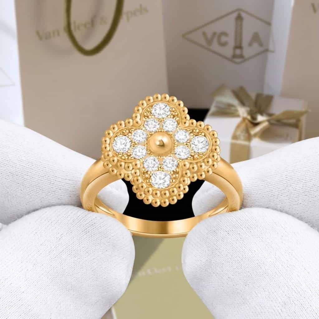 Van Cleef & Arpels Кольцо Van Cleef & Arpels Vintage Alhambra с бриллиантами
