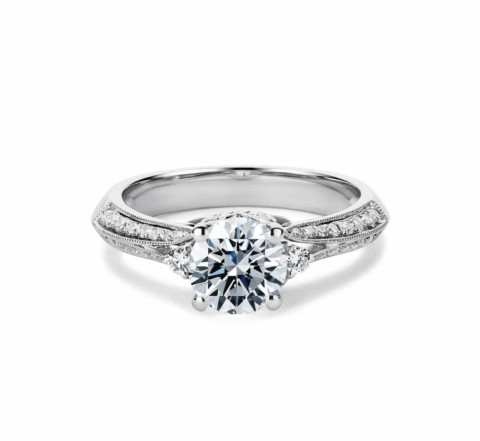 DIAMDOR Золотое помолвочное кольцо