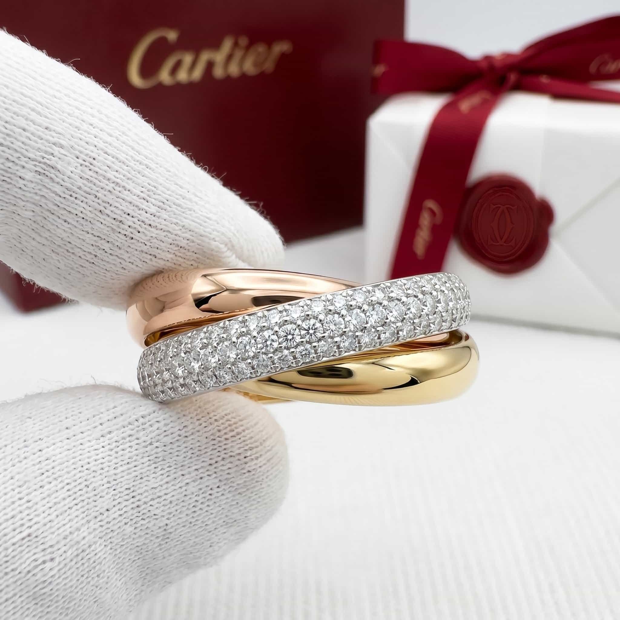 Cartier Золотое кольцо Cartier Trinity с бриллиантами, классическая модель, частичное паве