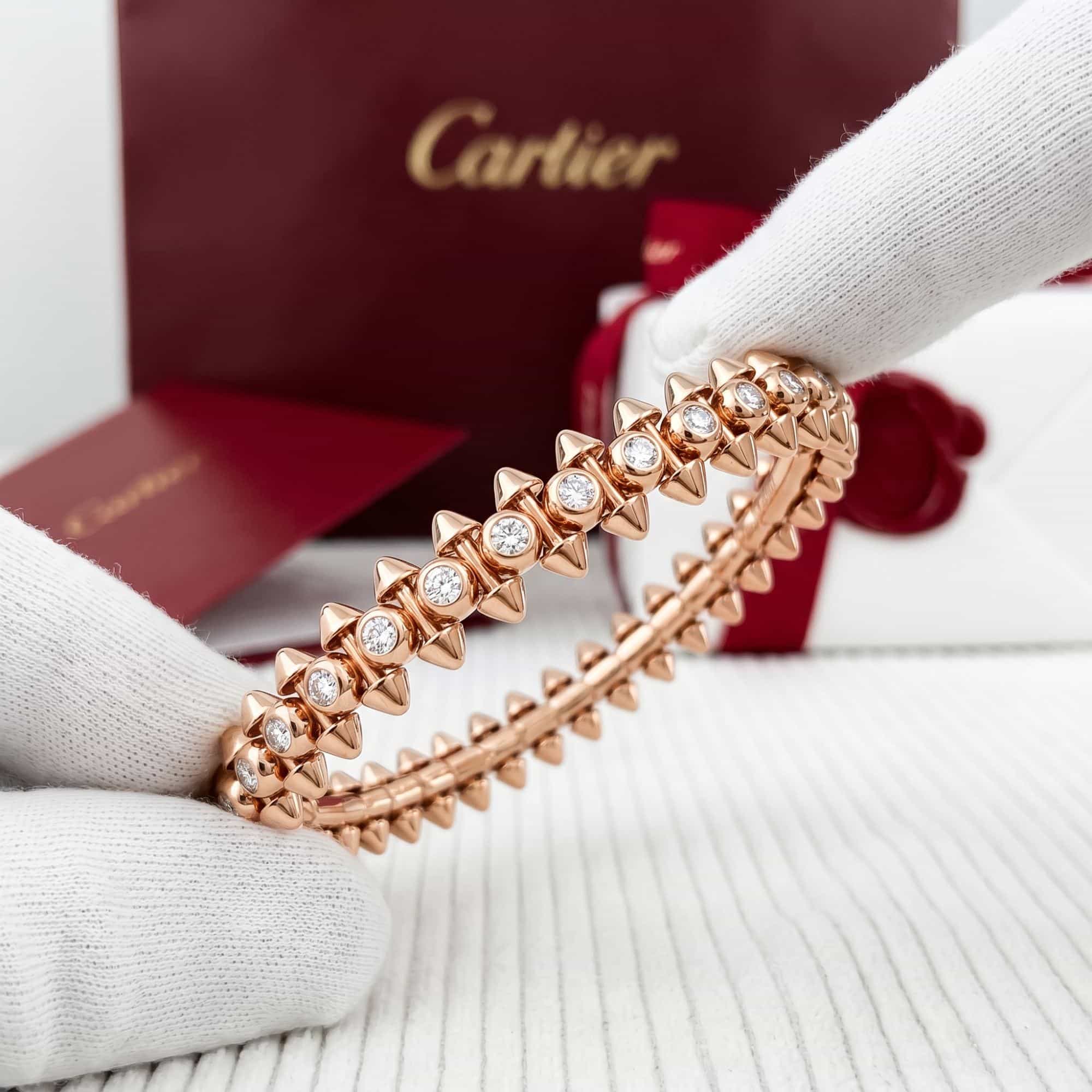 Cartier Золотой браслет Cartier Clash с бриллиантами, средняя модель
