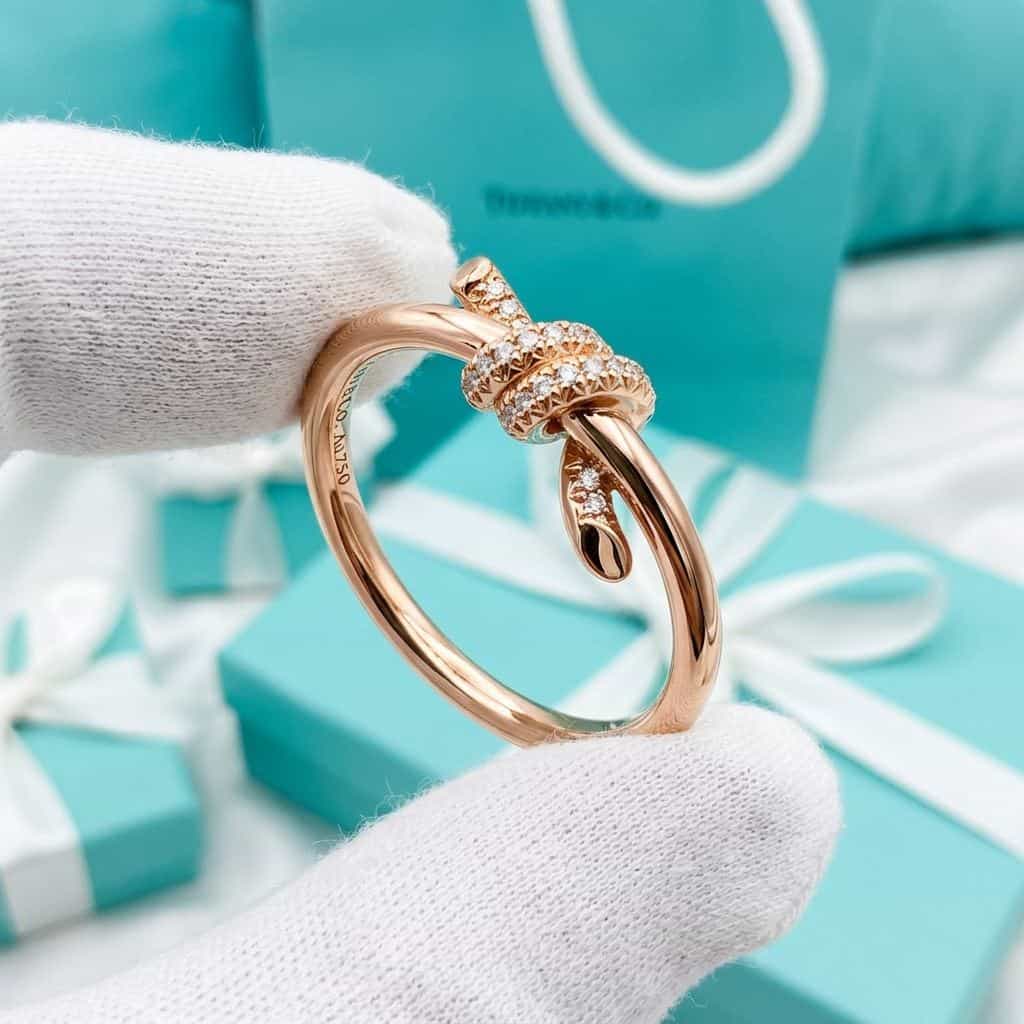 Кольцо Tiffany Knot в розовом золоте с бриллиантами