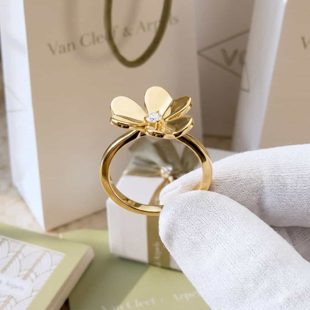 Кольцо Van Cleef & Arpels Frivole, 1 цветок, малая модель