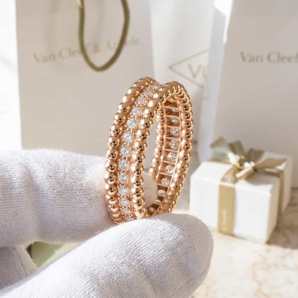 Van Cleef & Arpels Кольцо Van Cleef & Arpels Perlée с бриллиантами, 1 ряд