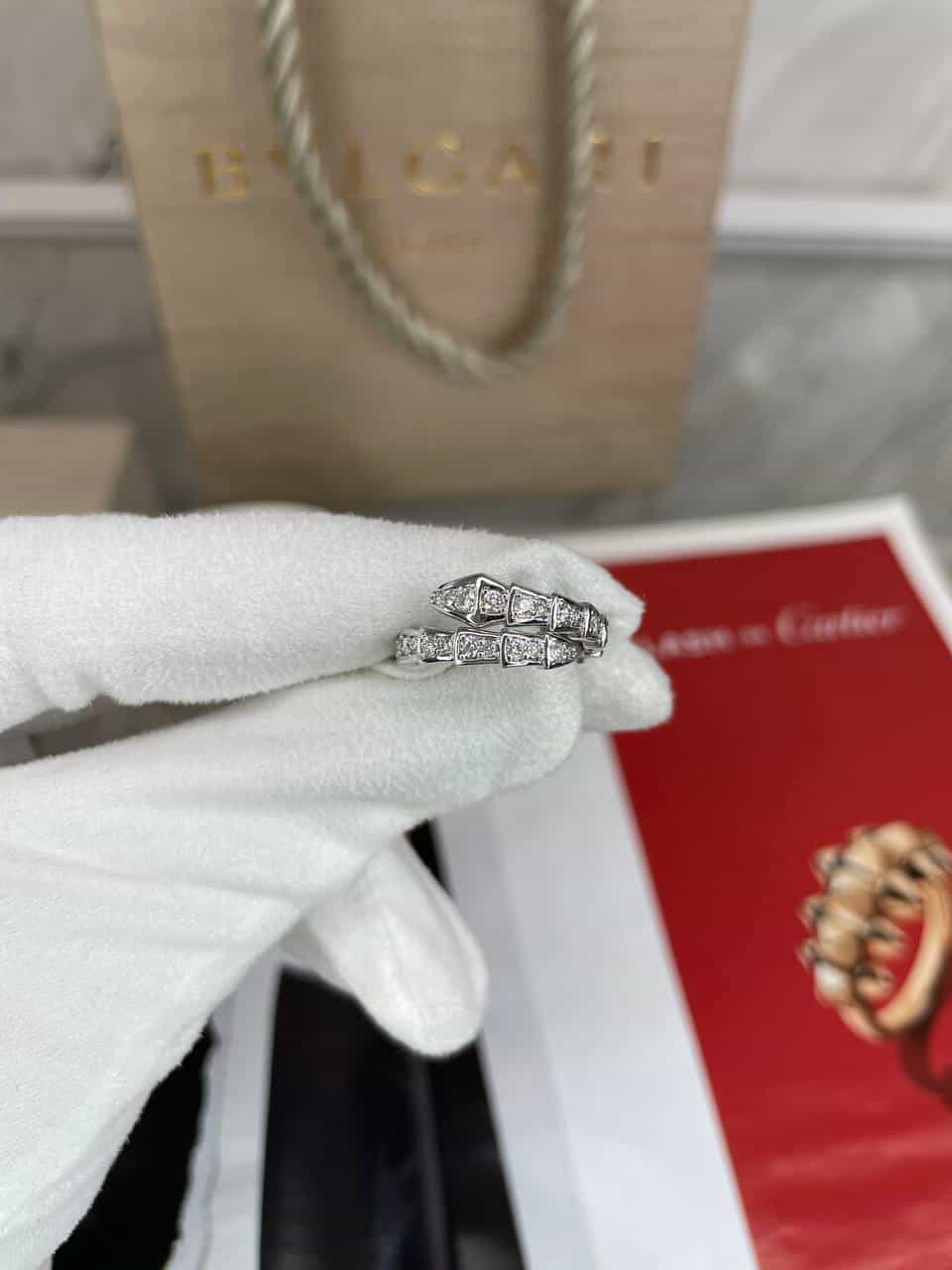 Кольцо Bulgari Serpenti