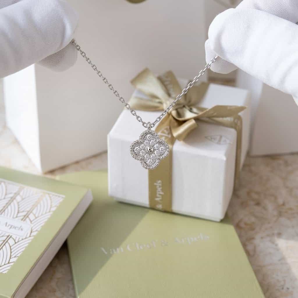 Van Cleef & Arpels Кулон Van Cleef & Arpels Sweet Alhambra с бриллиантами