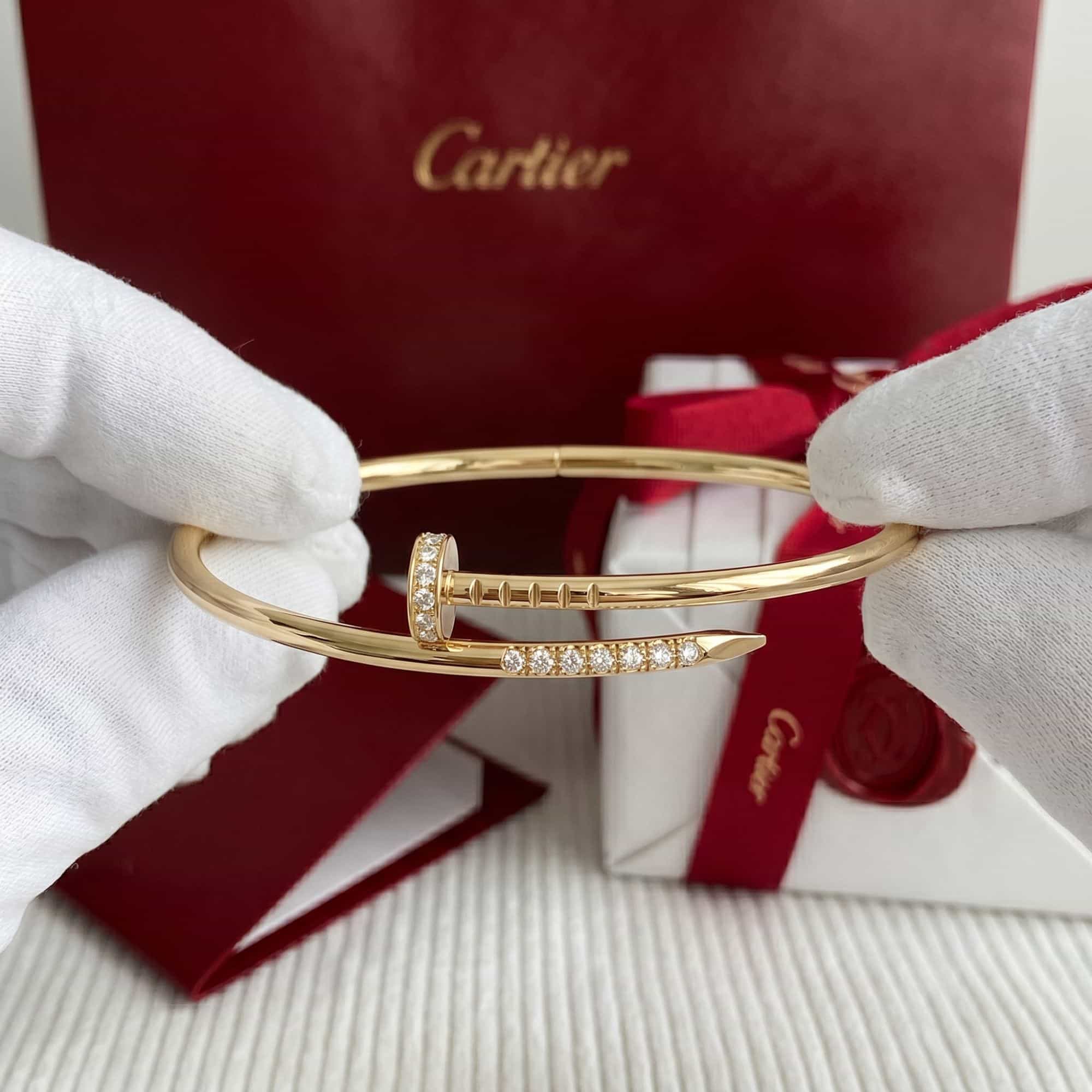 Золотой браслет Cartier Juste un Clou (гвоздь) с бриллиантами, малая модель, обратная закрепка