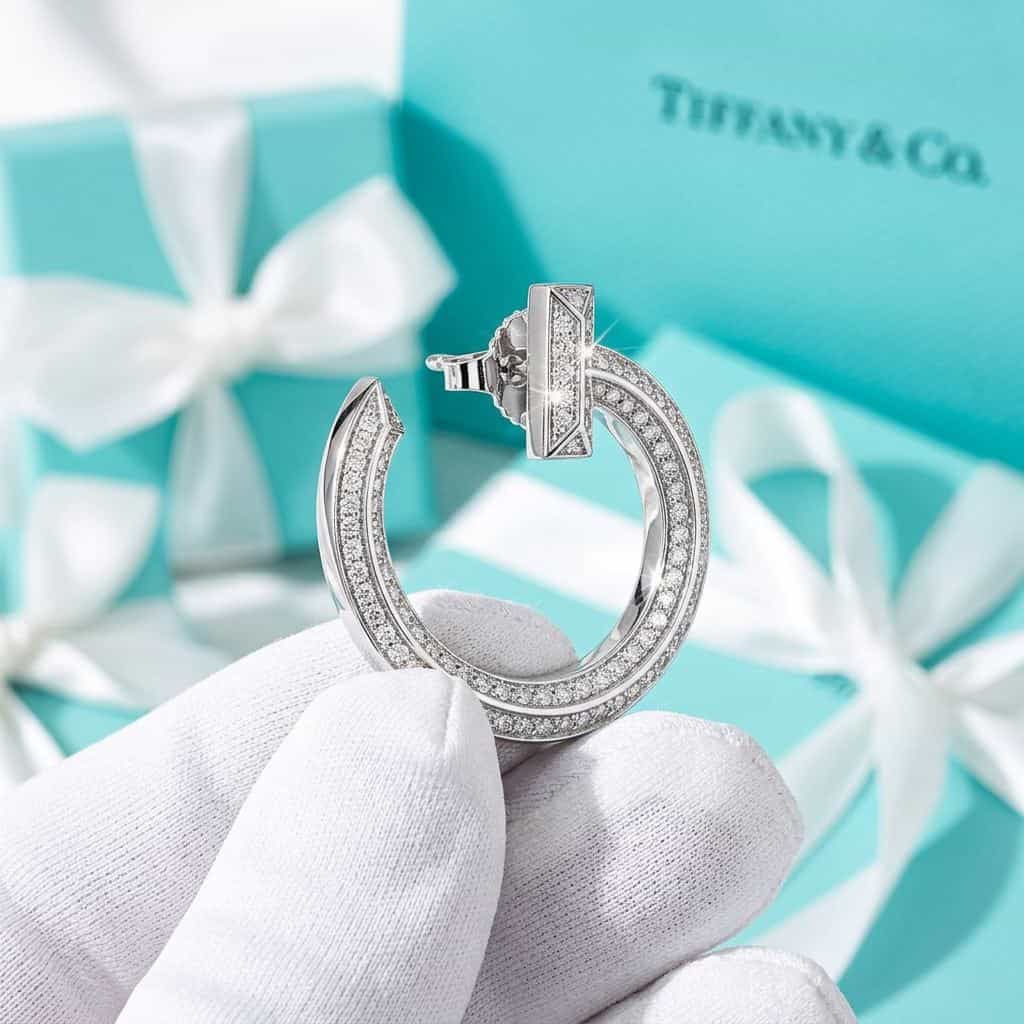 Tiffany & Co. Серьги Tiffany T1 открытые с бриллиантами