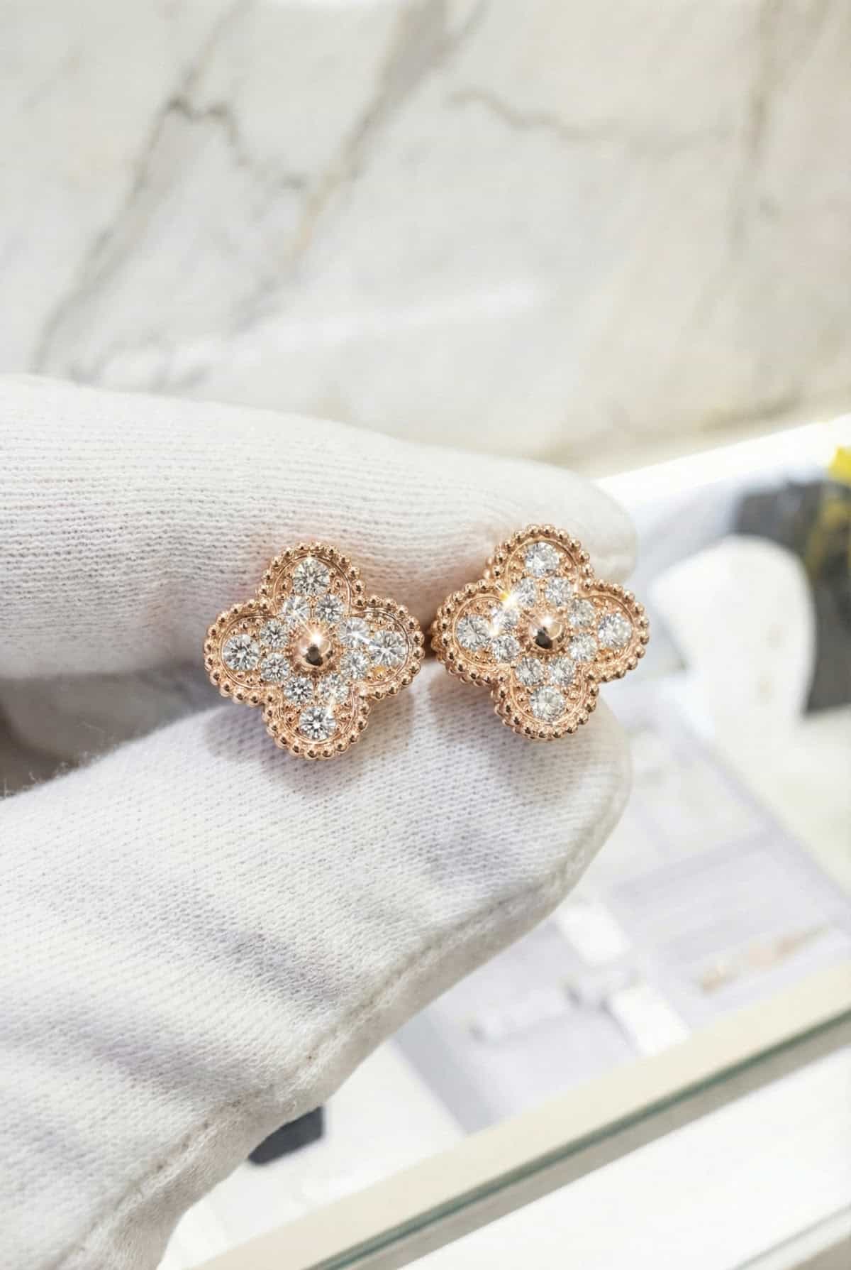 Van Cleef & Arpels Золотые серьги с бриллиантами Vintage Alhambra