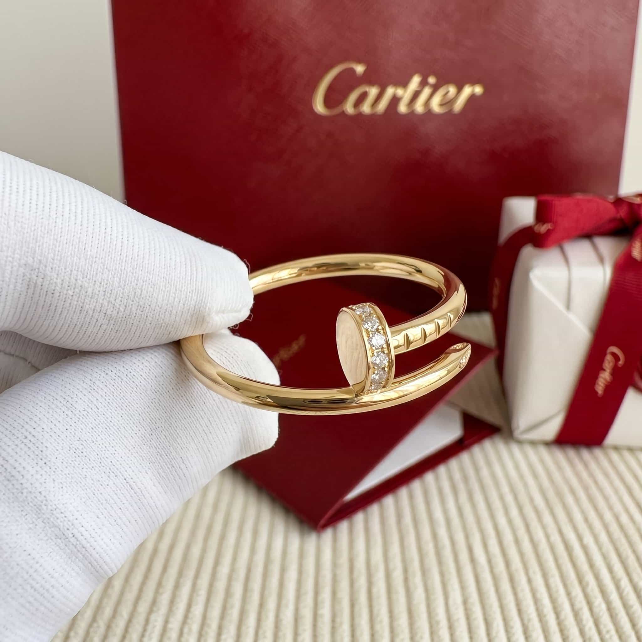 Золотое кольцо Cartier Juste un Clou (гвоздь) с бриллиантами, малая модель