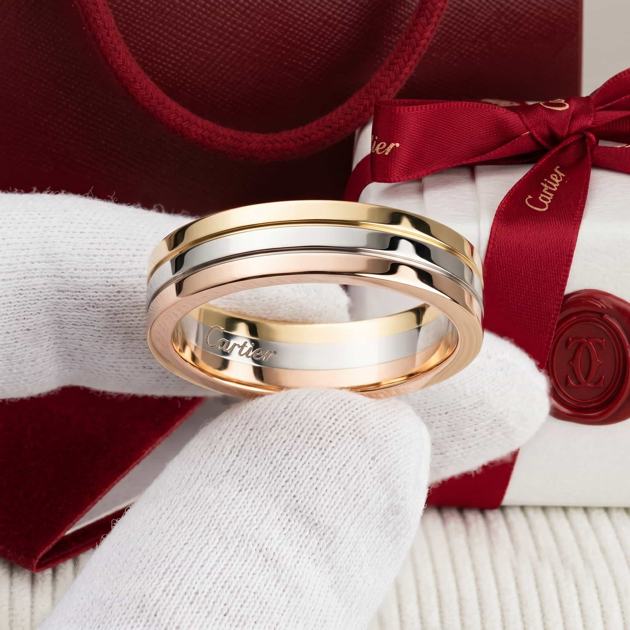 Золотое обручальное кольцо Cartier Vendôme, ширина 4,8 мм