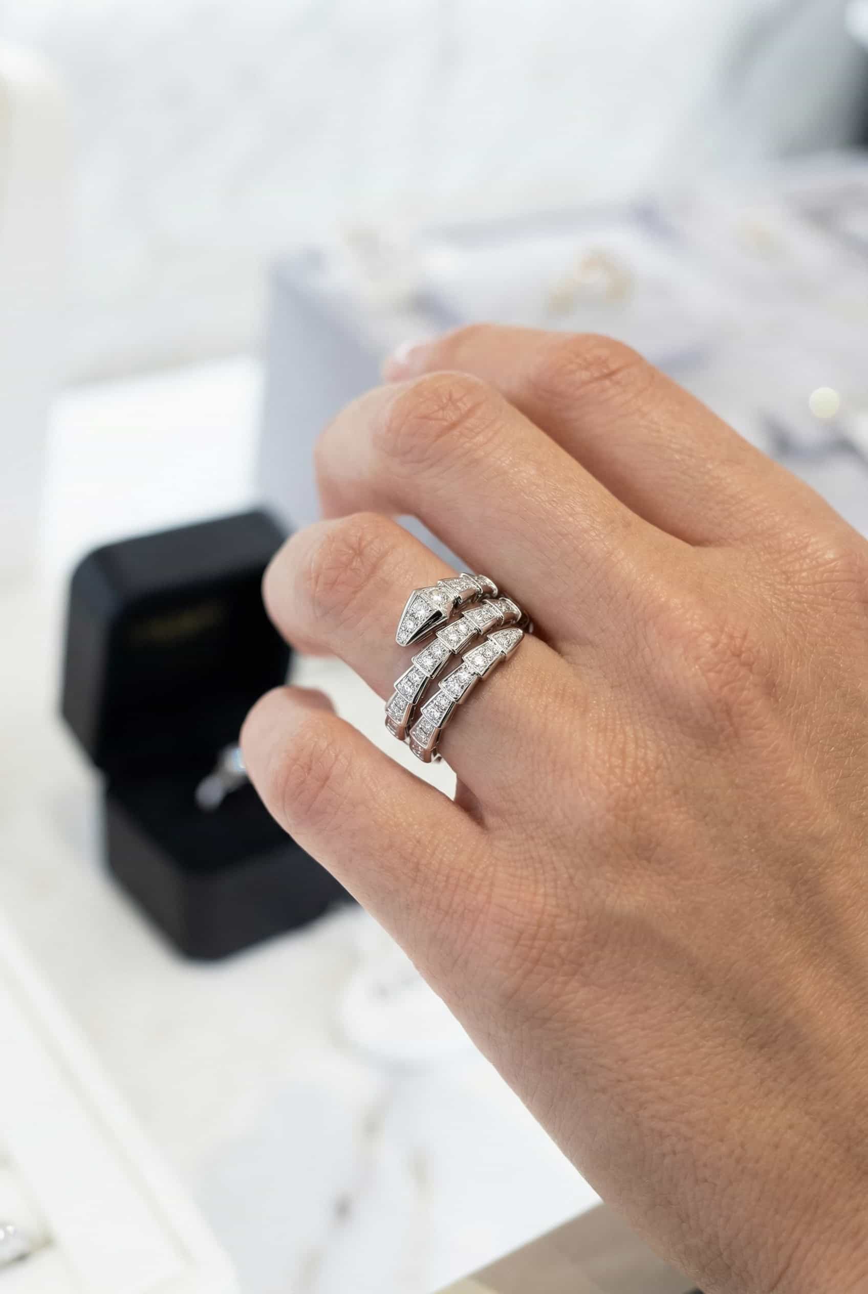 Золотое кольцо с бриллиантами Bulgari Serpenti Viper