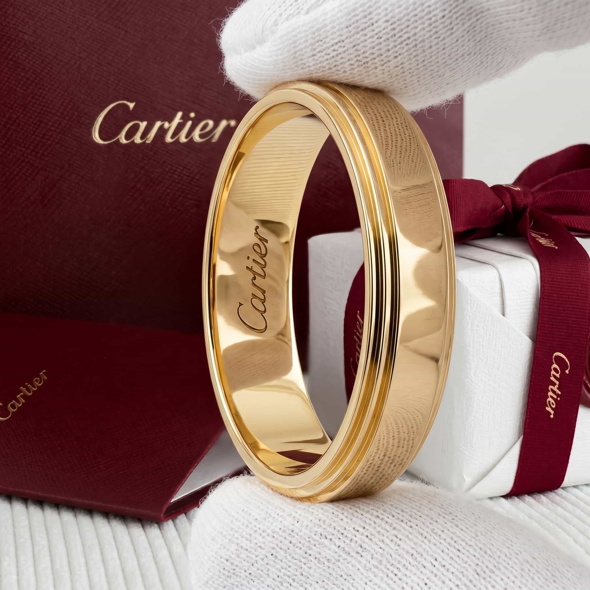 Золотое обручальное кольцо Cartier d'Amour, ширина 5 мм