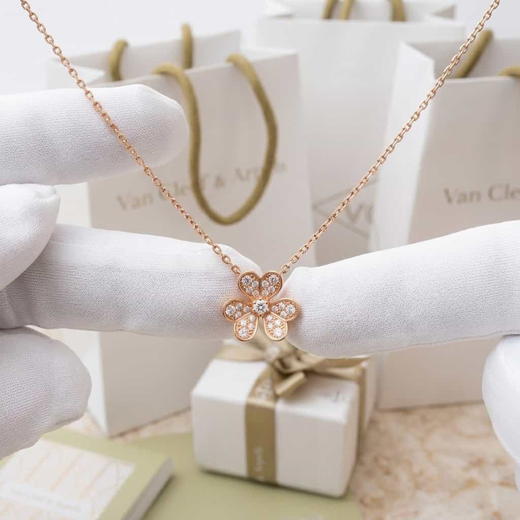 Van Cleef & Arpels Кулон Van Cleef & Arpels Flora Frivole, мини