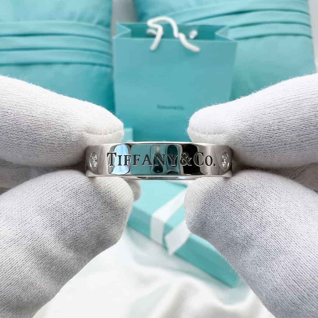 Кольцо T&CO. в белом золоте с бриллиантами, 4 мм