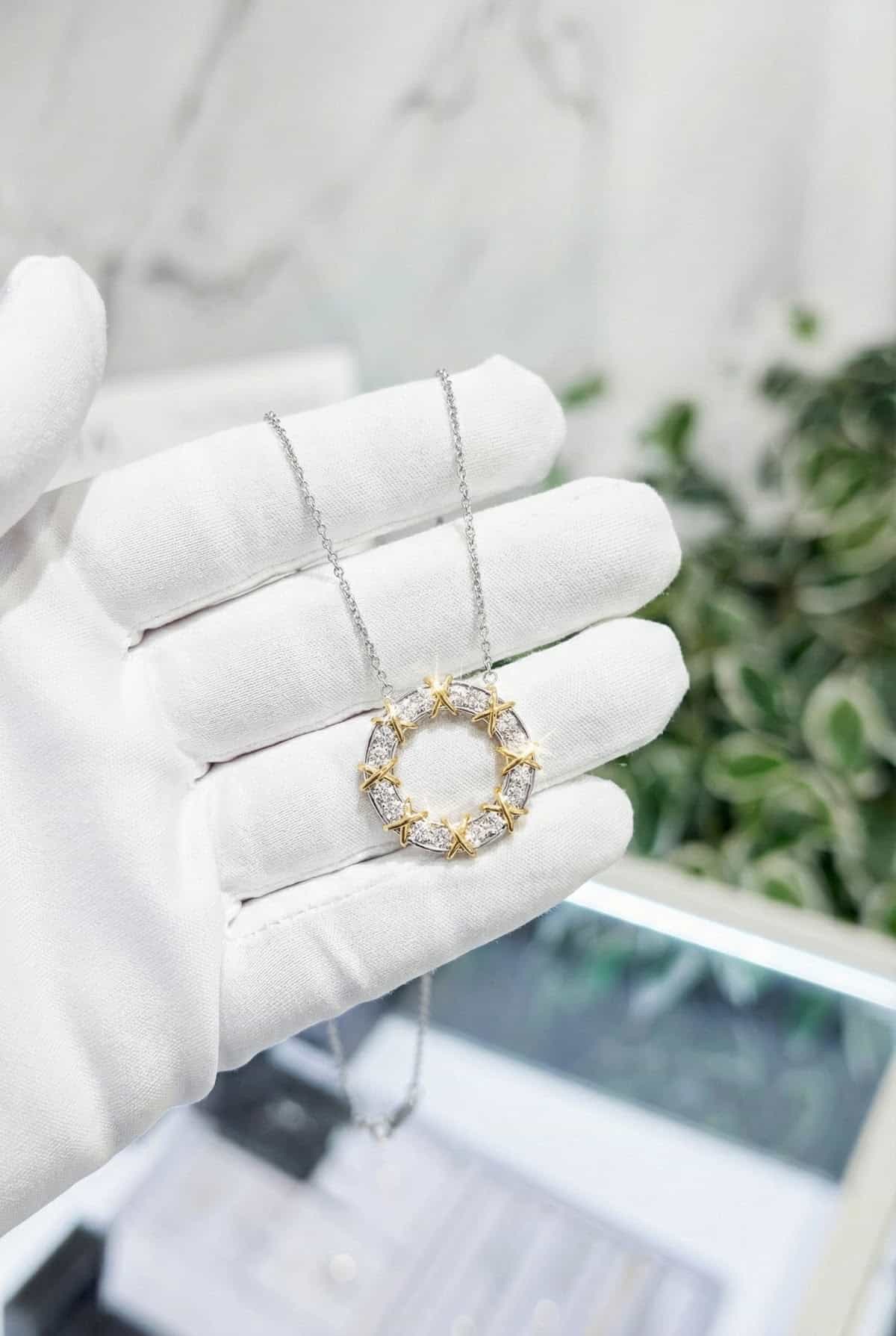 Золотая подвеска с бриллиантами Tiffany Schlumberger
