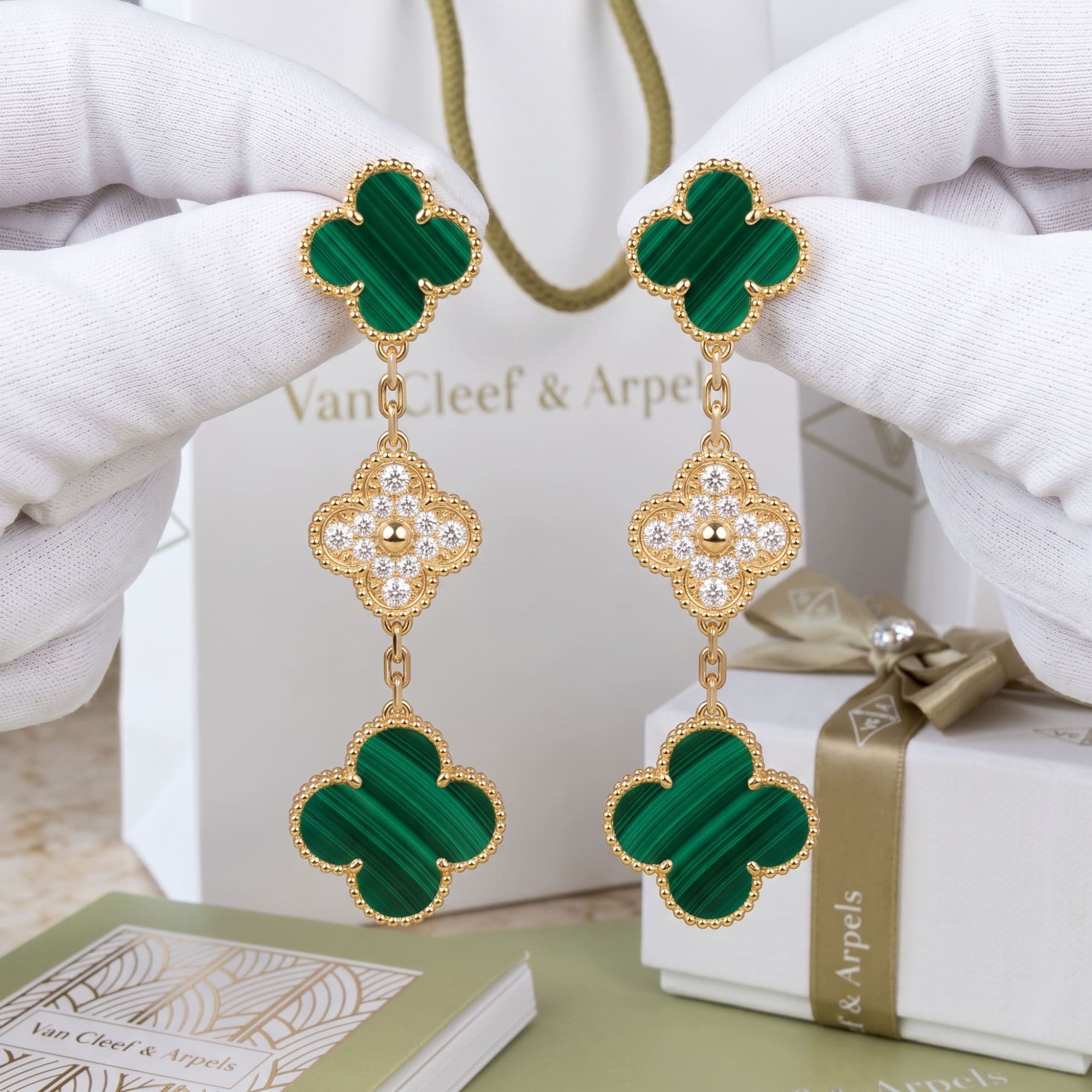 Серьги Van Cleef & Arpels Magic Alhambra, 3 мотива, Жёлтое золото