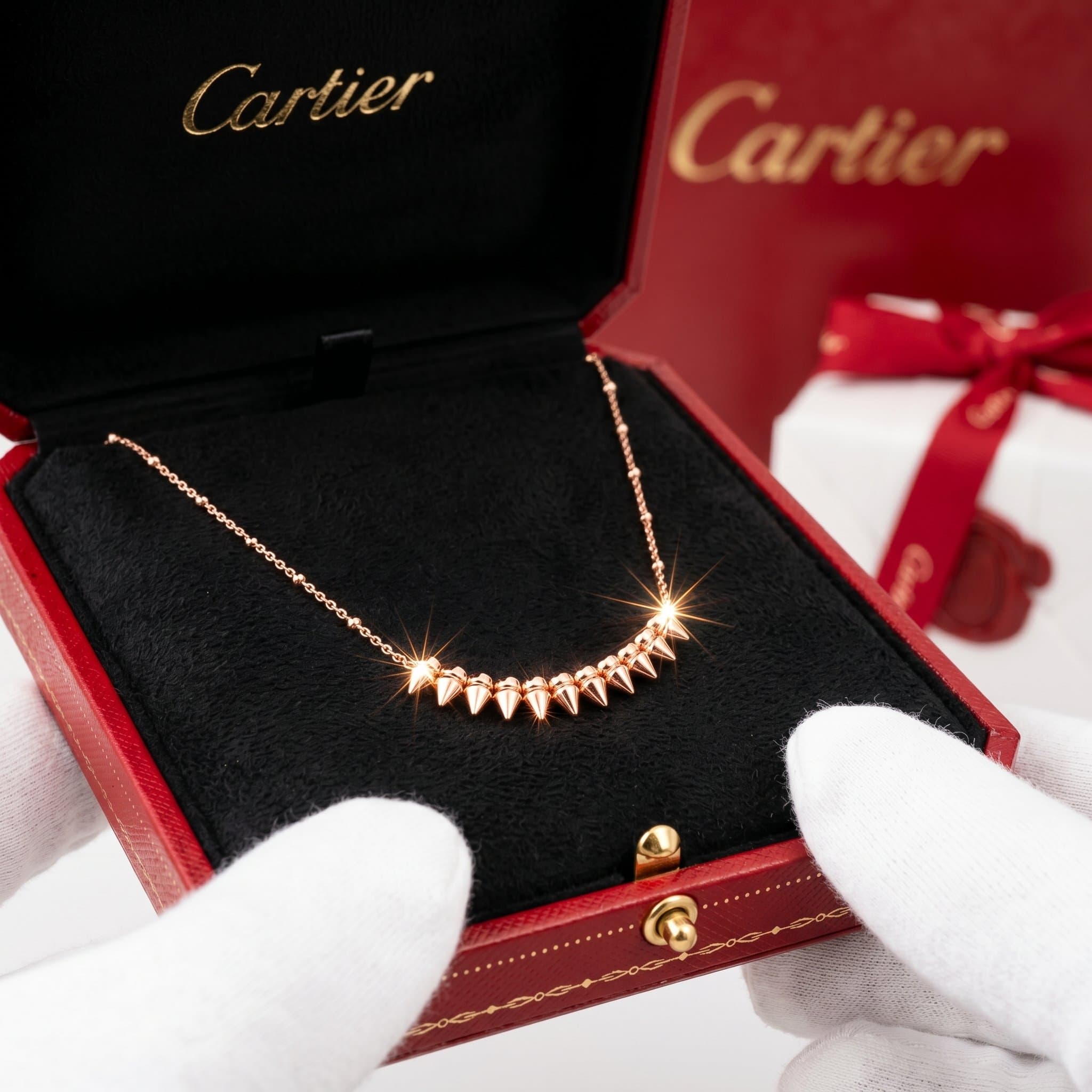 Золотая подвеска Cartier Clash, малая модель — фото 3