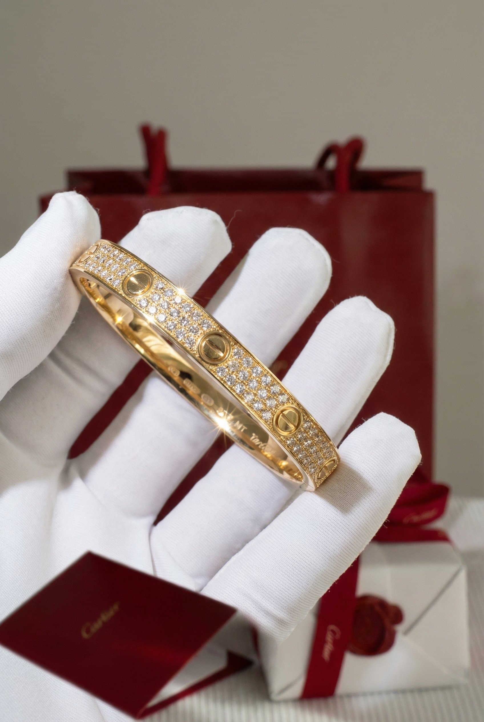 Cartier Золотой браслет Cartier Love с бриллиантами