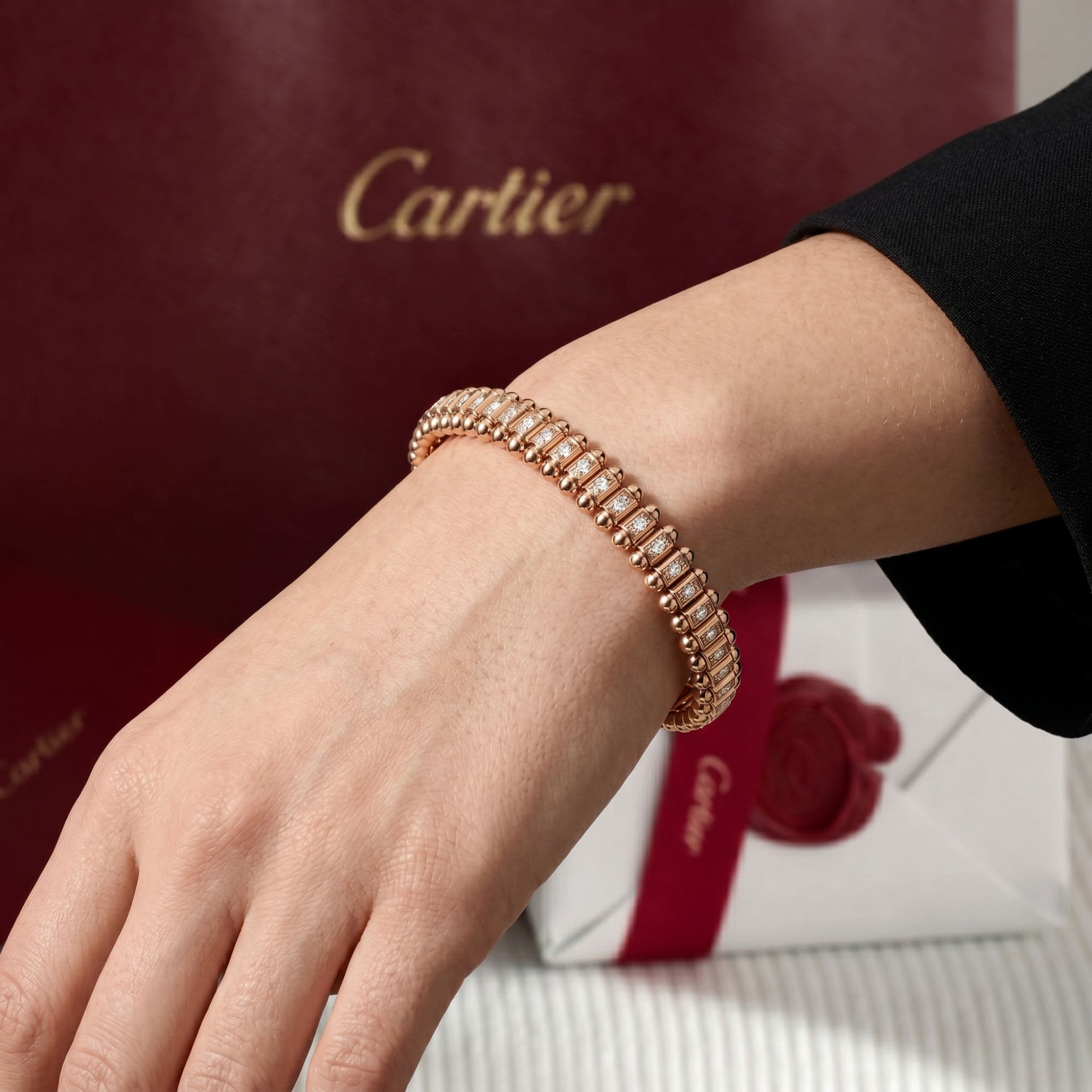 Золотой браслет Cartier Clash с бриллиантами, средняя модель — фото 5