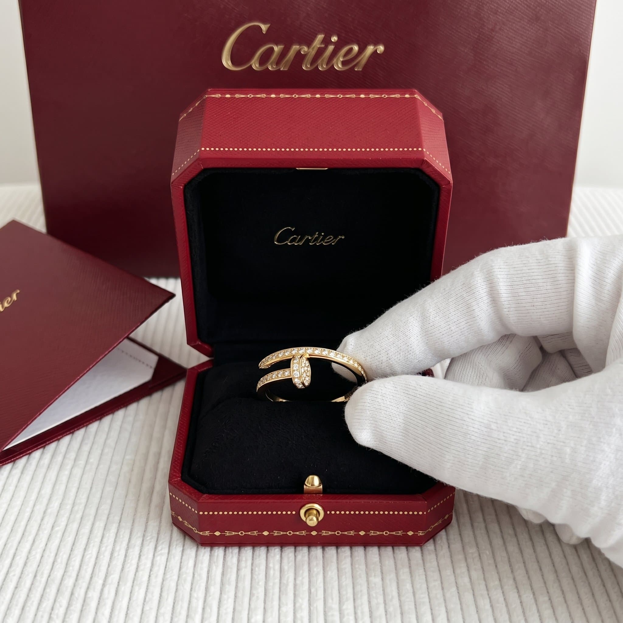 Золотое кольцо Cartier Juste un Clou (гвоздь) с бриллиантами, малая модель, частичное паве — фото 3
