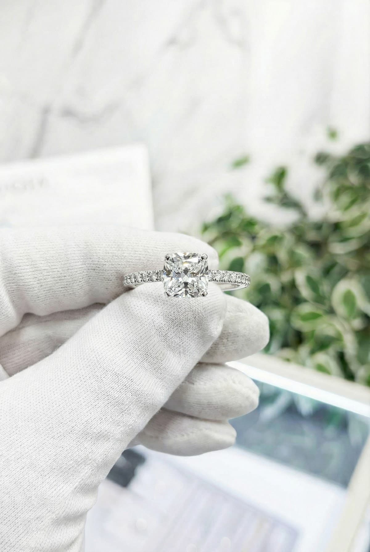 Помолвочное кольцо Tiffany & Co. с бриллиантом 1 карат