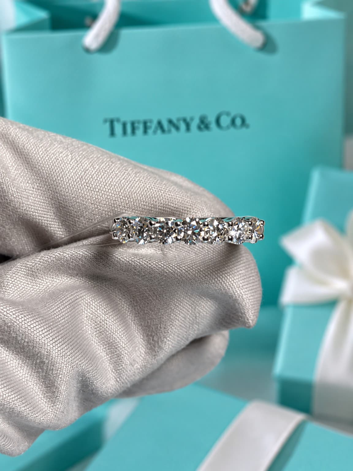 Tiffany & Co. Кольцо Tiffany c 7 бриллиантами 1,05ct