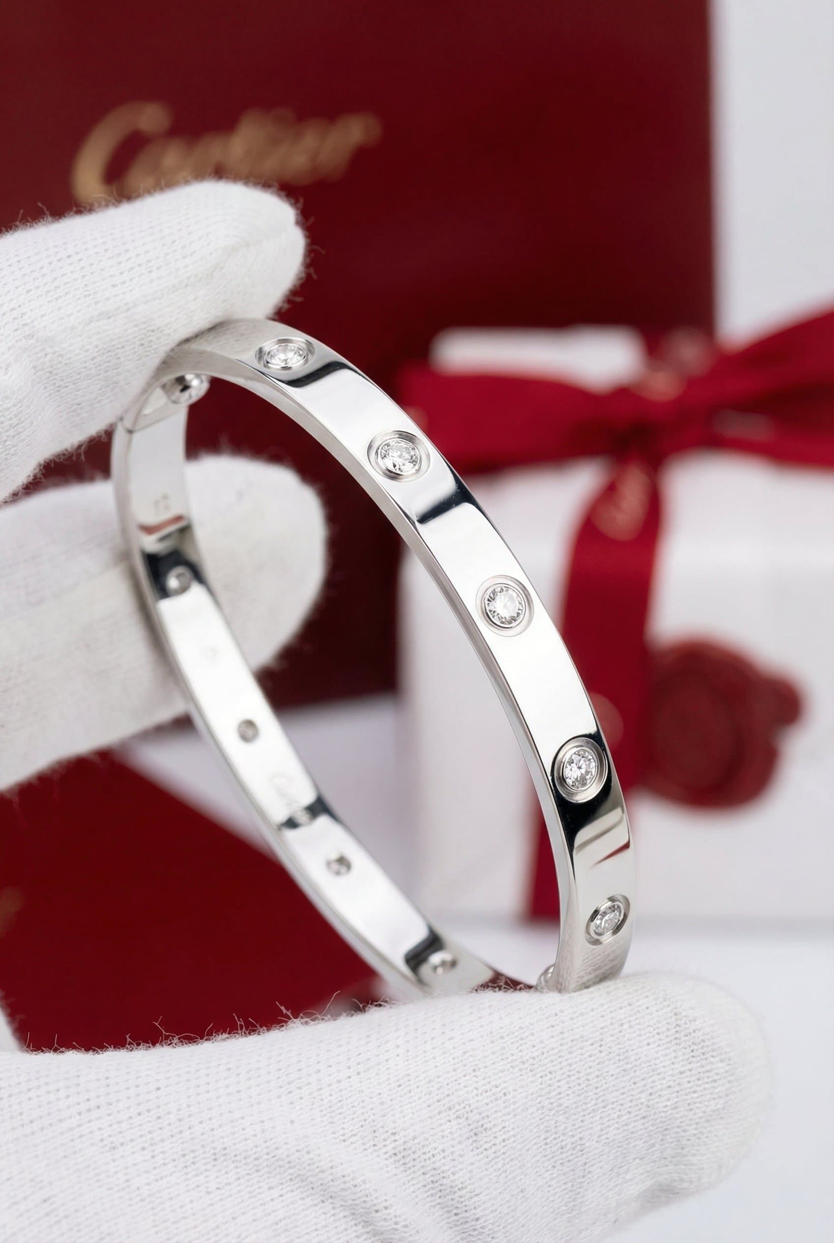Cartier Золотой браслет Cartier Love с бриллиантами