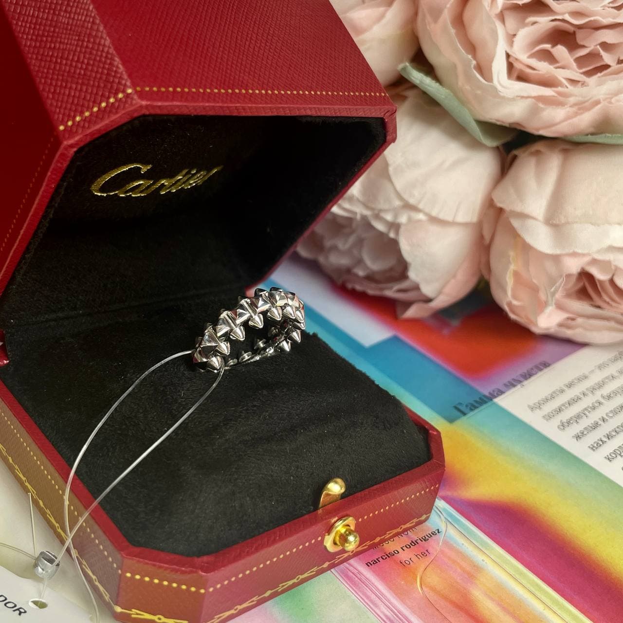 Кольцо Cartier Clash средняя модель 8 мм (белое золото 585), Белое золото