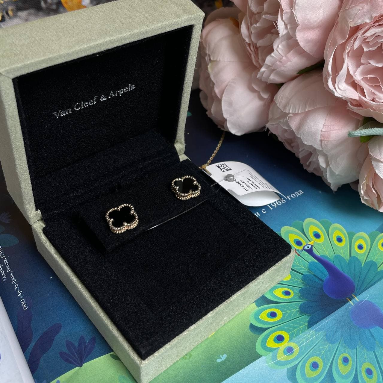 Серьги пусеты Van Cleef с ониксом
