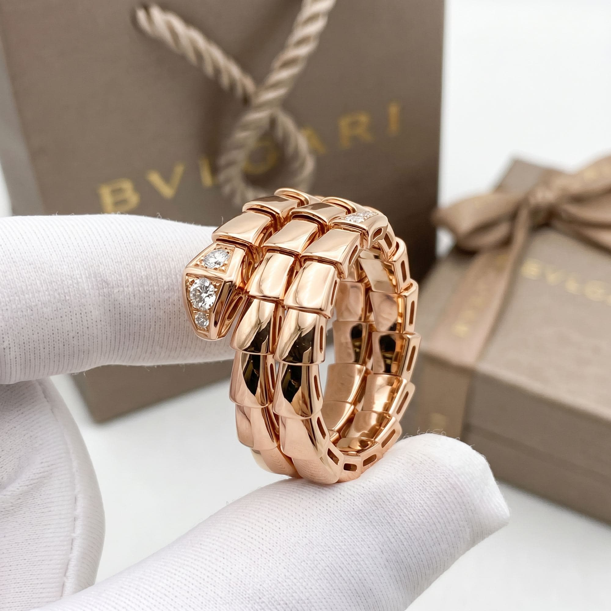 Кольцо Bulgari Serpenti Viper с бриллиантами
