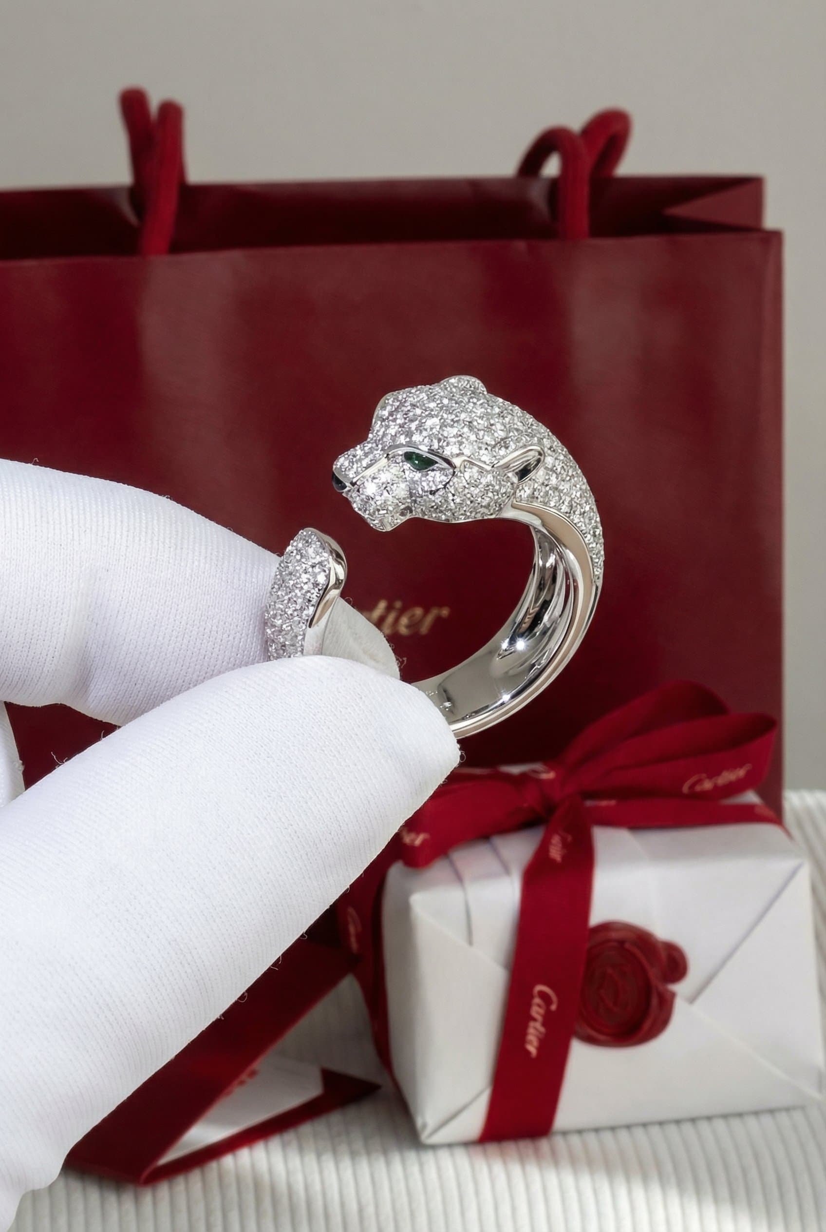 Золотое кольцо Cartier Panthère de Cartier с бриллиантами