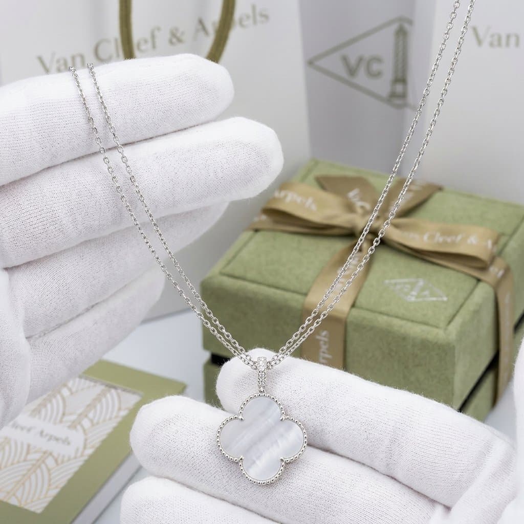 Колье Van Cleef & Arpels Magic Alhambra, 1 мотив — фото 3