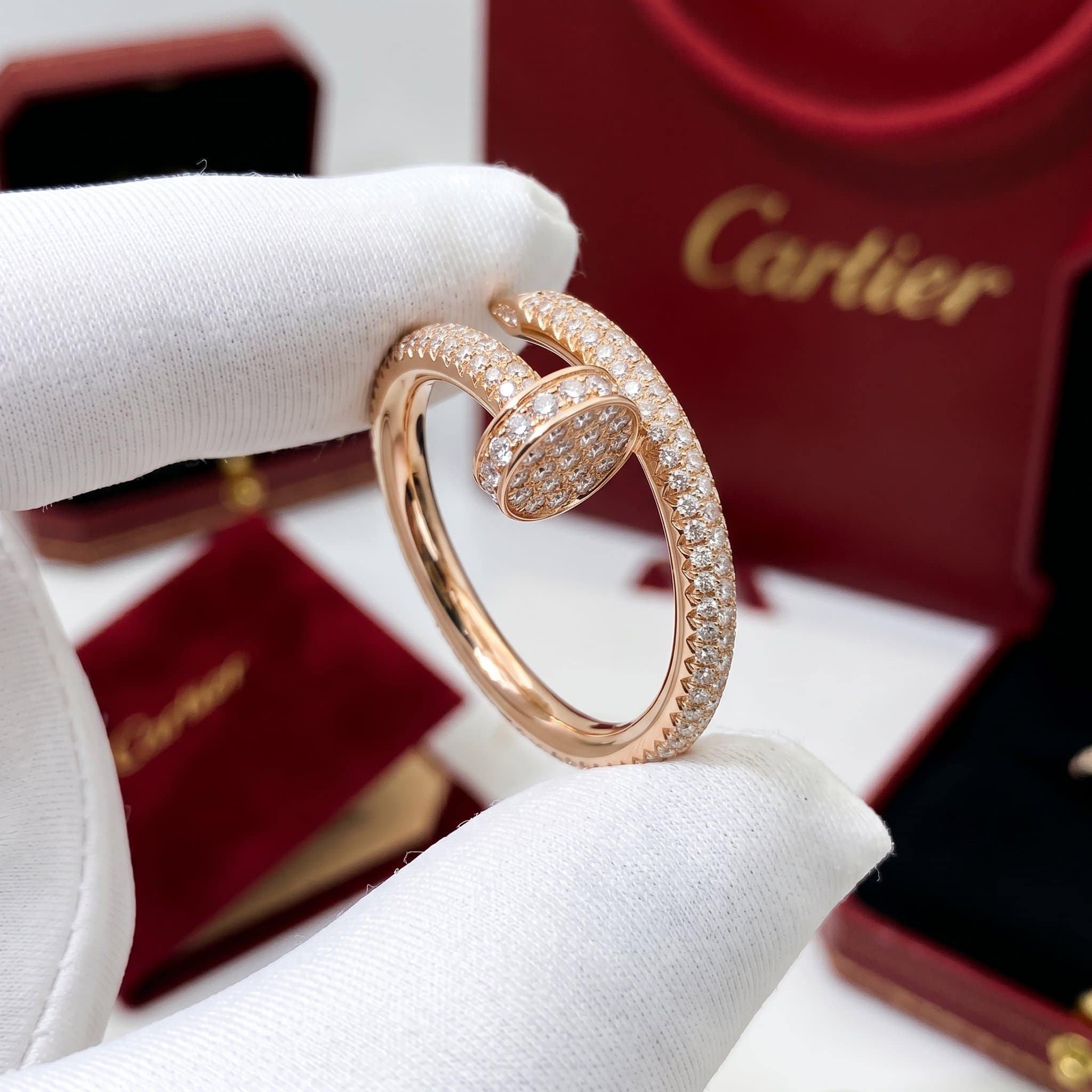 Золотое кольцо Cartier Juste un Clou (гвоздь) с бриллиантами, классическая модель, паве, Розовое золото