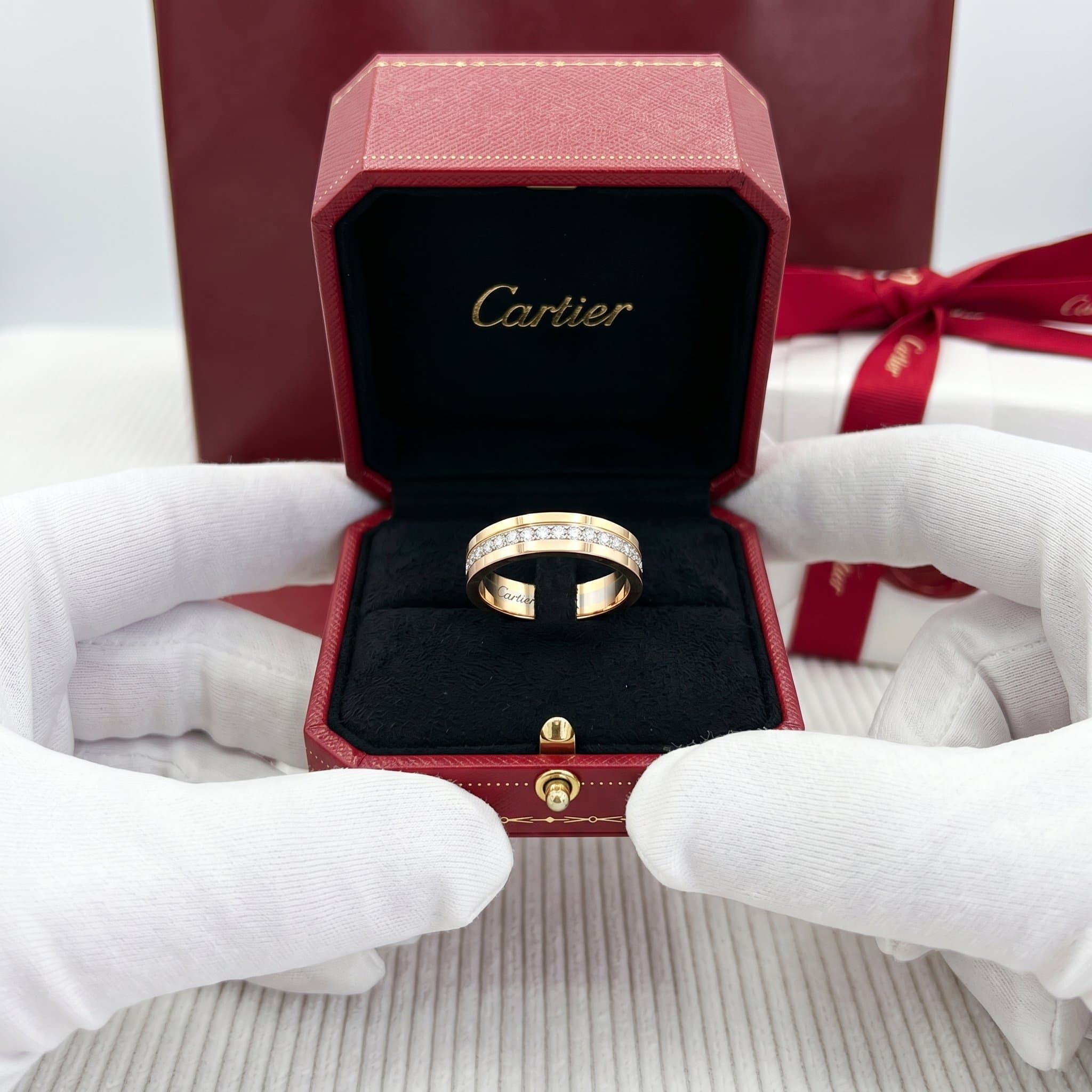 Золотое обручальное кольцо Cartier Vendôme с бриллиантами, ширина 4,8 мм, паве — фото 3