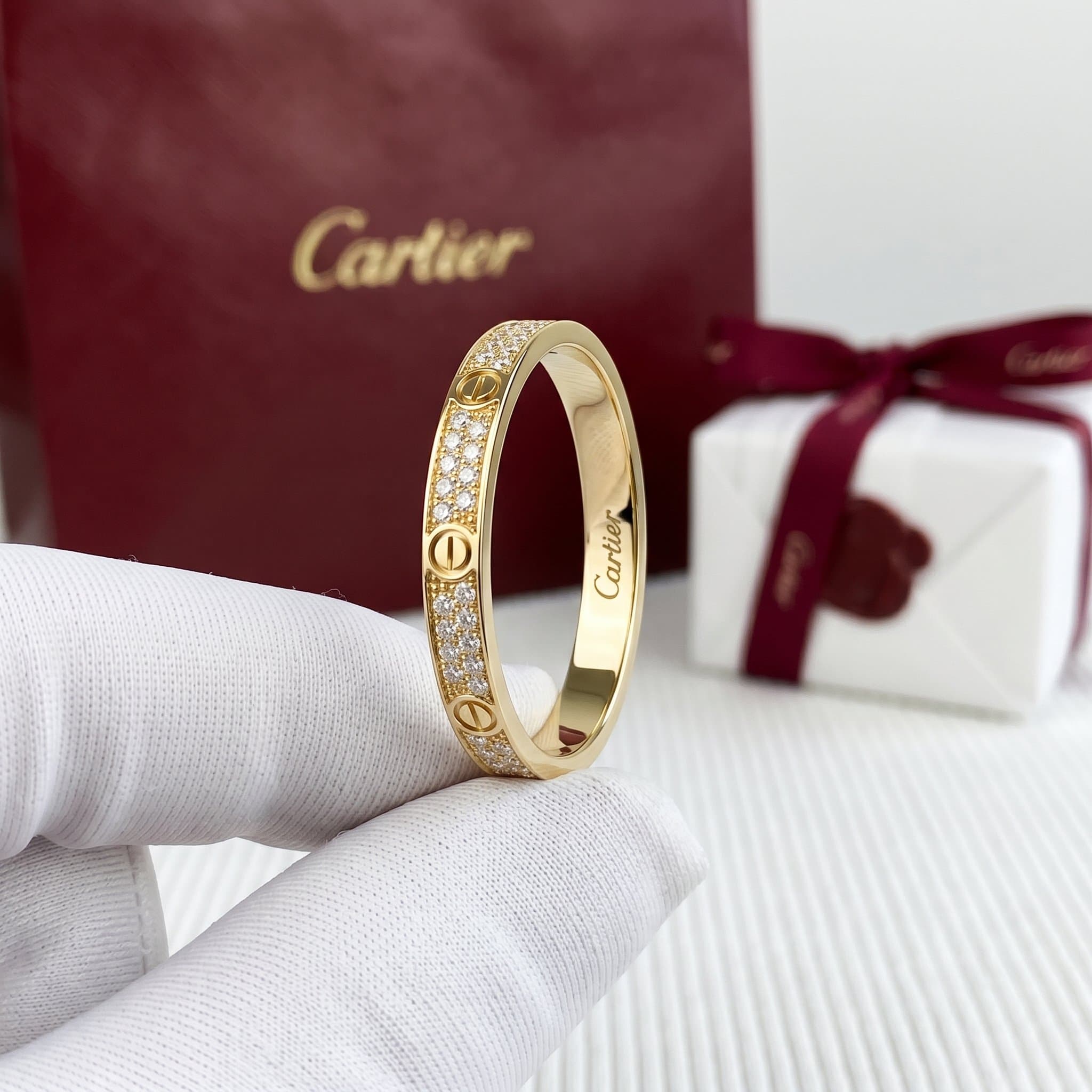 Золотое кольцо Cartier Love с бриллиантами, мини-модель, паве, Жёлтое золото
