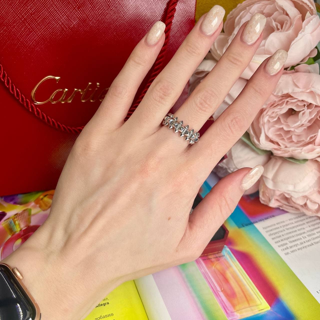 Кольцо Cartier Clash средняя модель 8 мм (белое золото 585) — фото 3