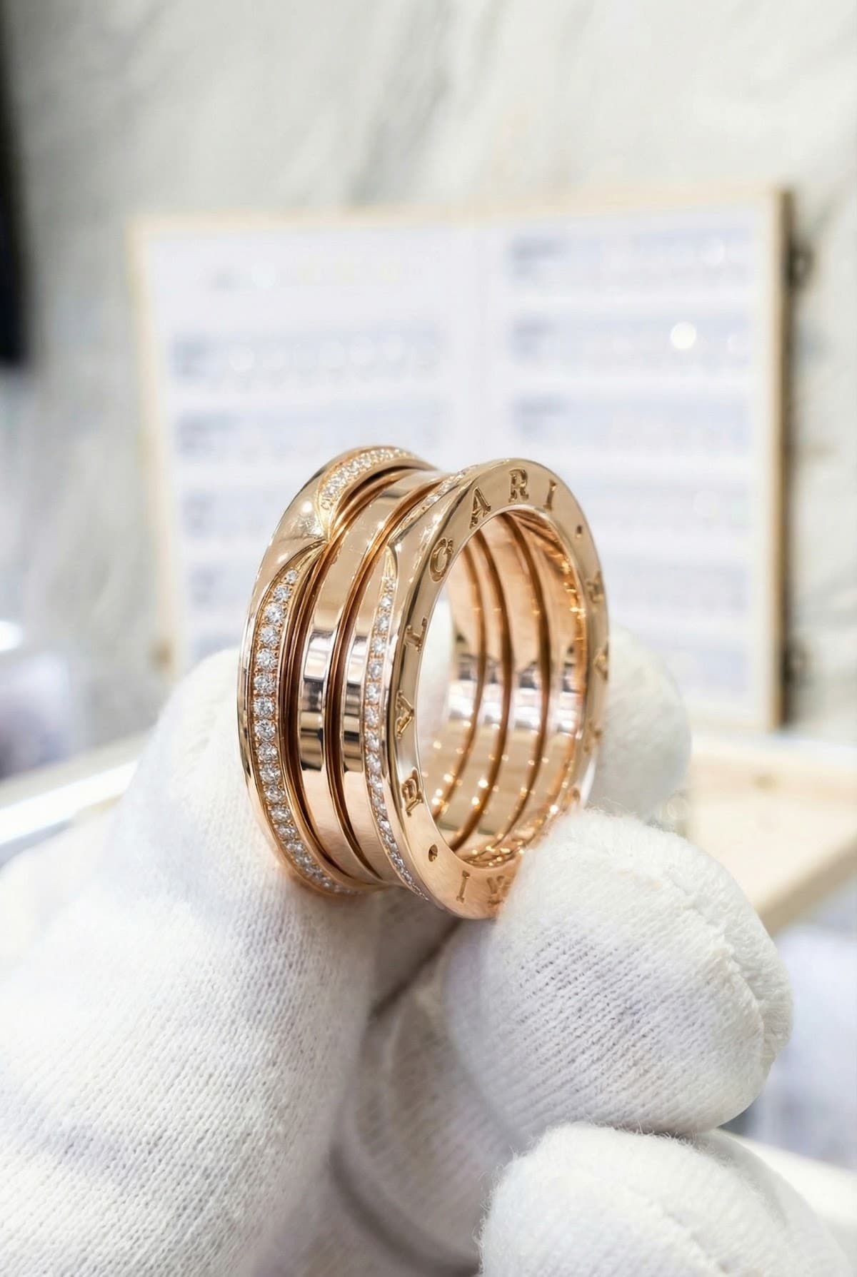 Золотое кольцо Bulgari B.zero1 с бриллиантами