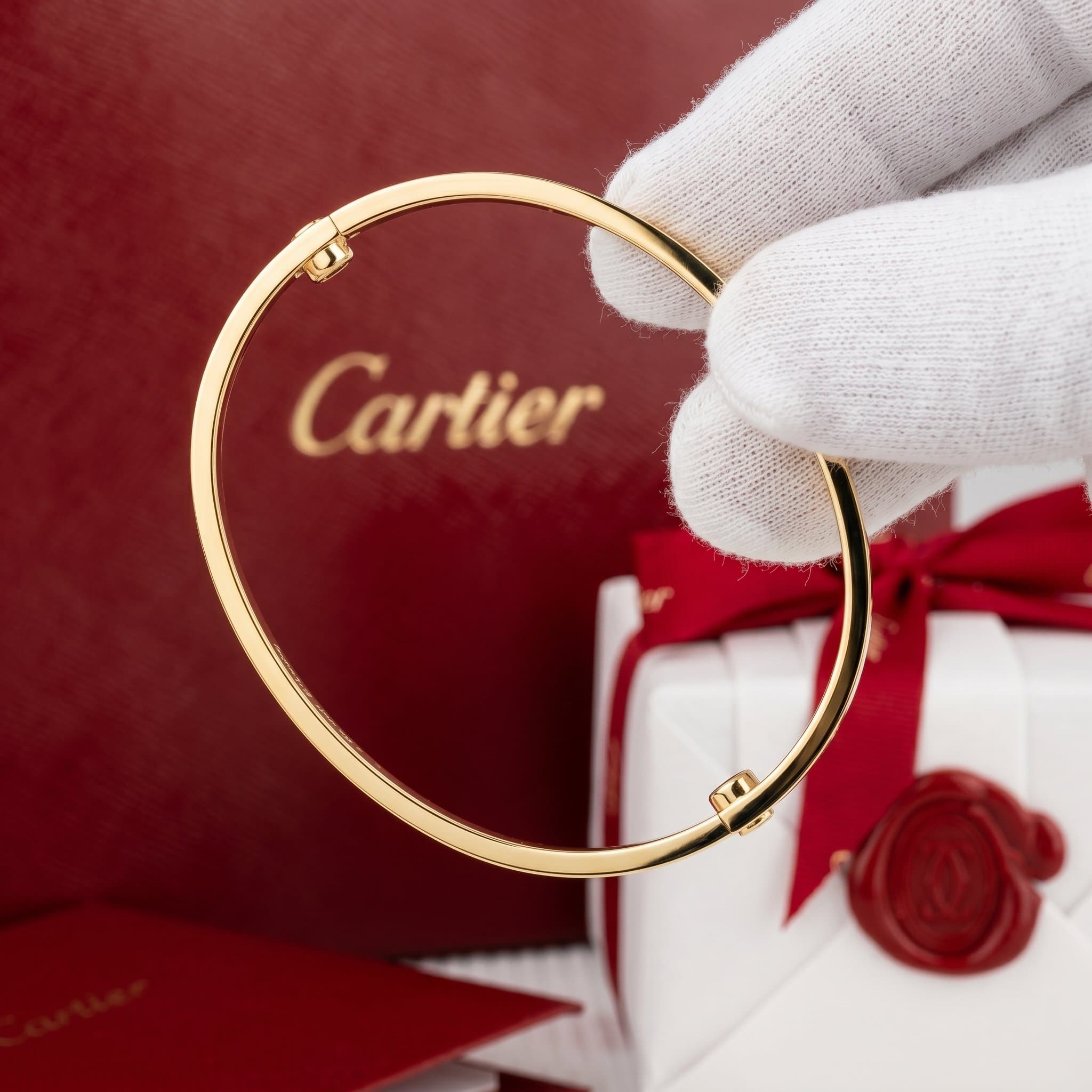 Золотой браслет Cartier Love с бриллиантами, классическая модель, 10 бриллиантов — фото 4