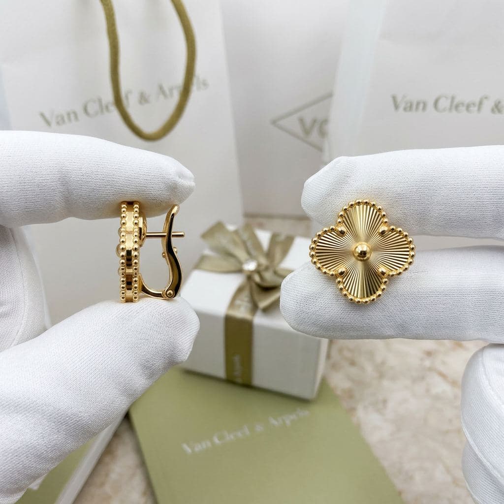 Серьги Van Cleef & Arpels Vintage Alhambra — фото 2