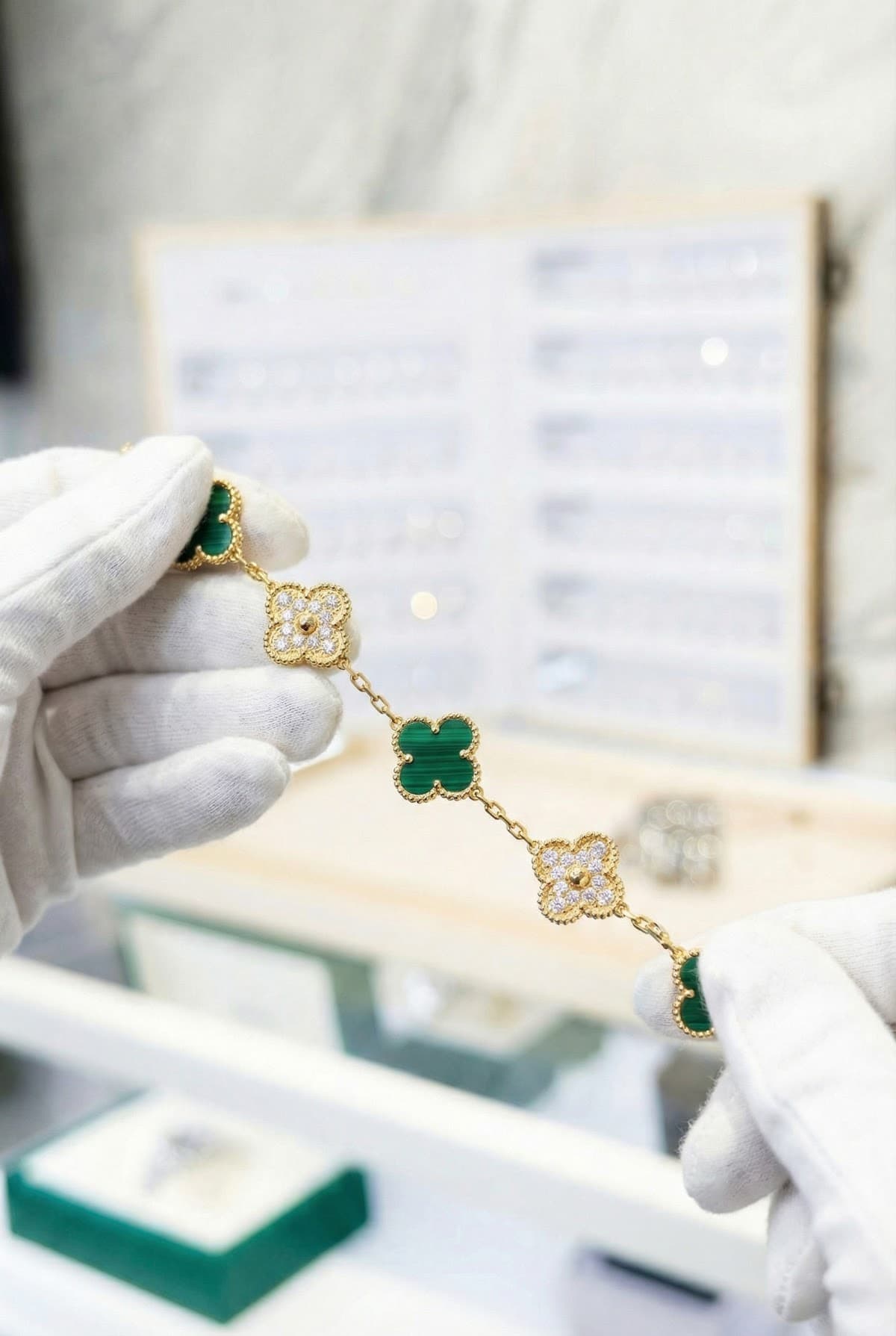 Золотой браслет с бриллиантами Van Cleef Vintage Alhambra