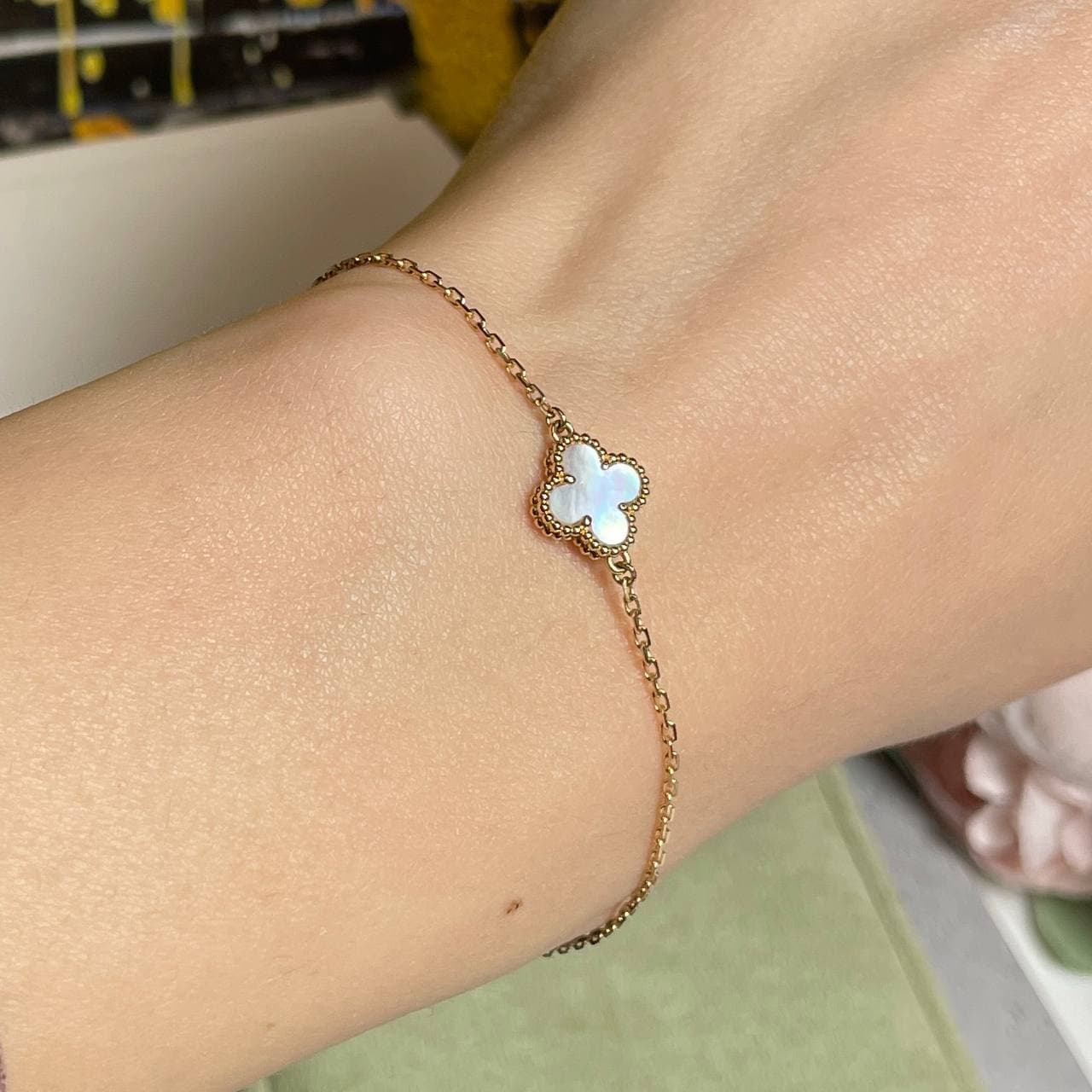 Браслет Van Cleef 1 мотив с перламутром (желтое золото 750)